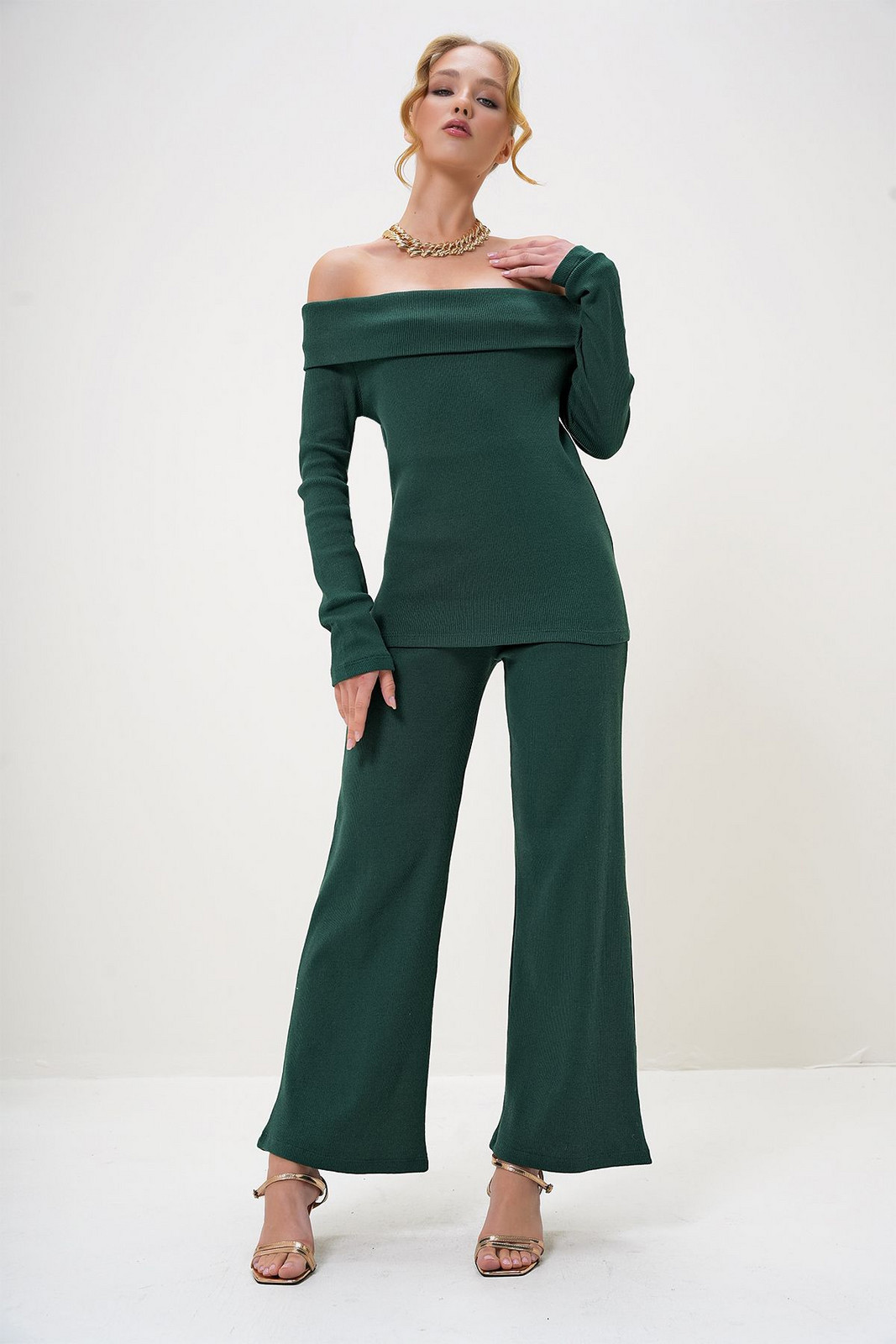 Trend Alaçatı Stili Women's Walnut Green Madonna Collar Camisole Blouse and Trouser Set