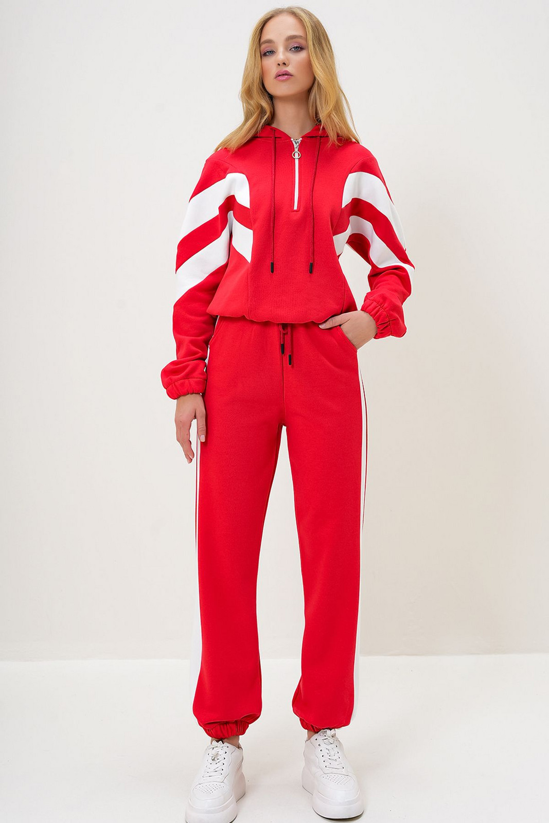Trend Alaçatı Stili Women's Red Hooded Half Zippered Sweatshirt and Elastic Leg Tracksuit Set