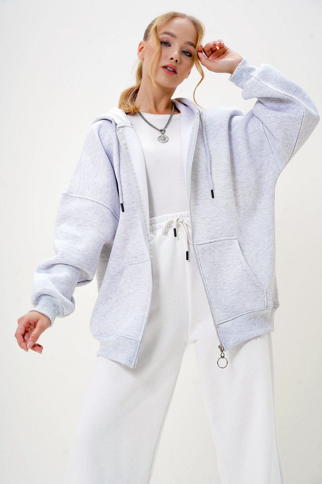 Trend Alaçatı Stili Women's Carmelange Hooded Kangaroo Pocket Zippered Sweatshirt with Raised Interior