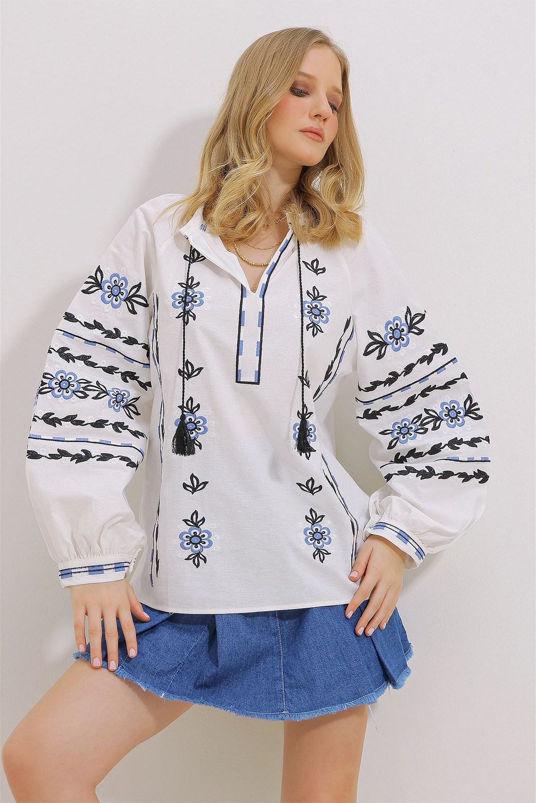 Trend Alaçatı Stili Women's White Prevailing Collar Embroidered Tasseled Cotton Linen Woven Blouse