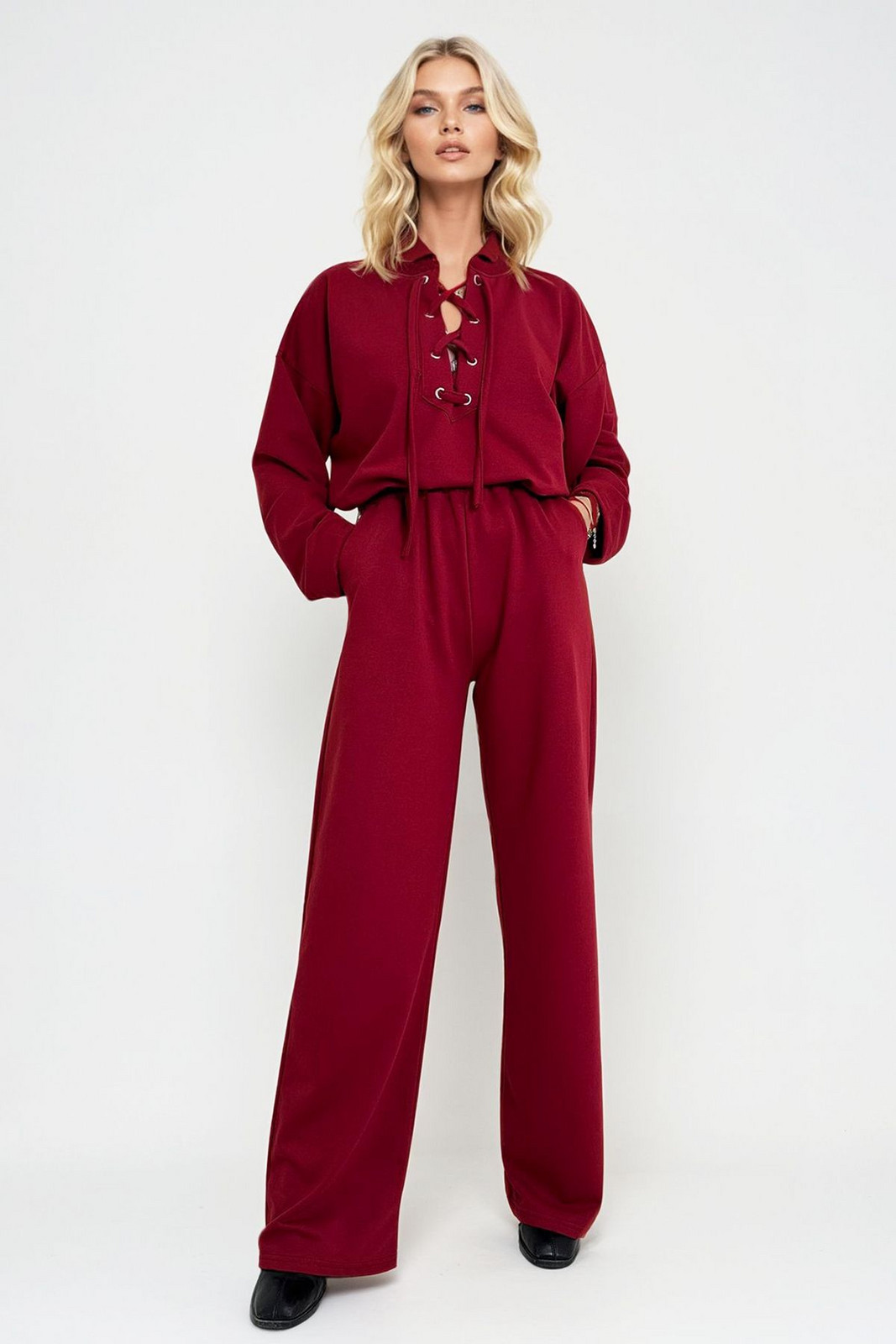 Trend Alaçatı Stili Women's Claret Red Crew Neck Bird Eye Detailed Two Yarn Sweat and Double Pocket Trouser Set