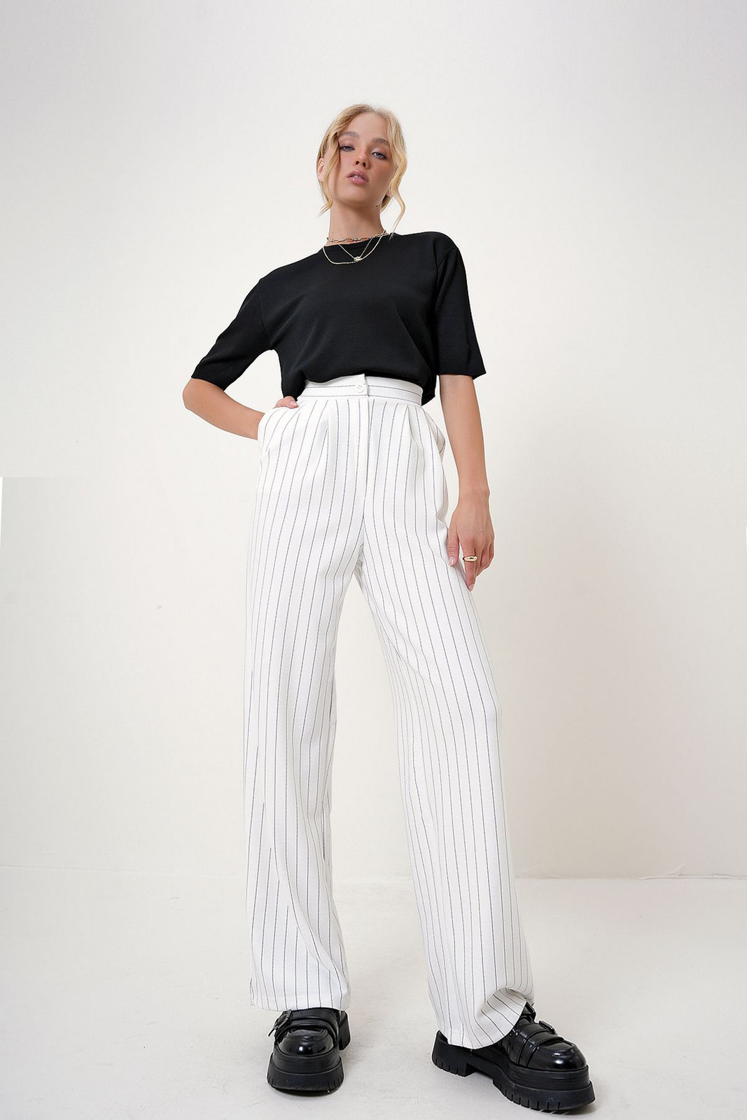 Trend Alaçatı Stili Women's White Double Pocket Pleated Striped Palazzo Pants