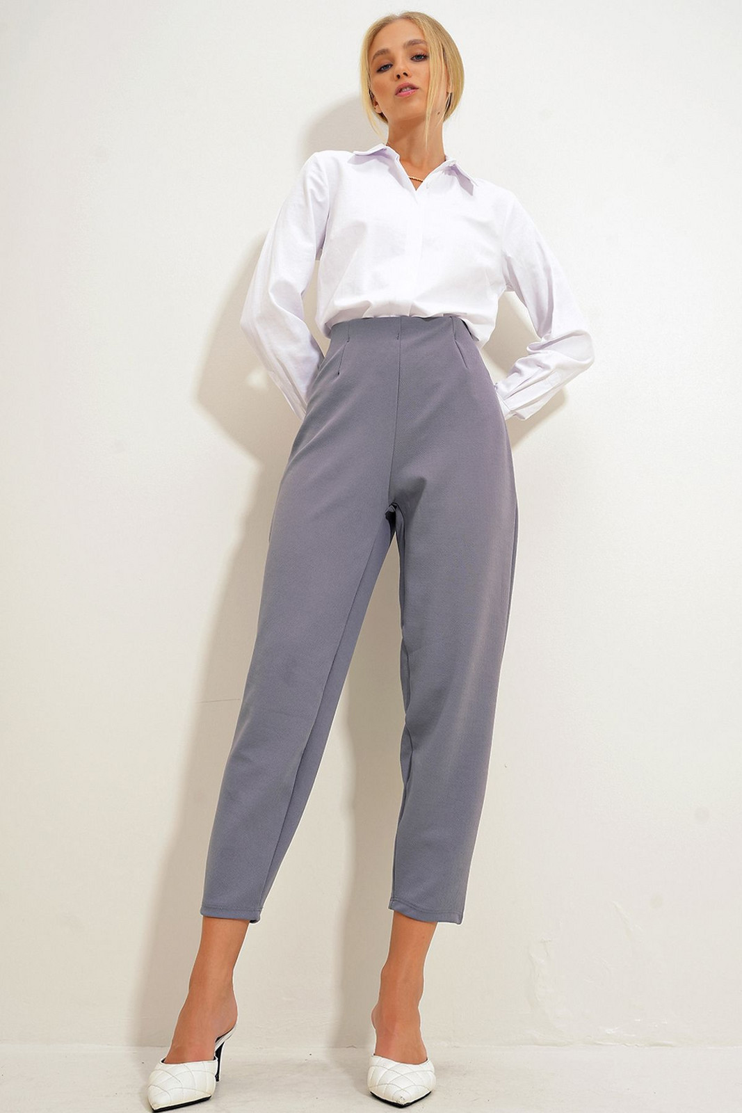 Trend Alaçatı Stili Women's Grey High Waist Darted Flowy Crepe Knitted Trousers
