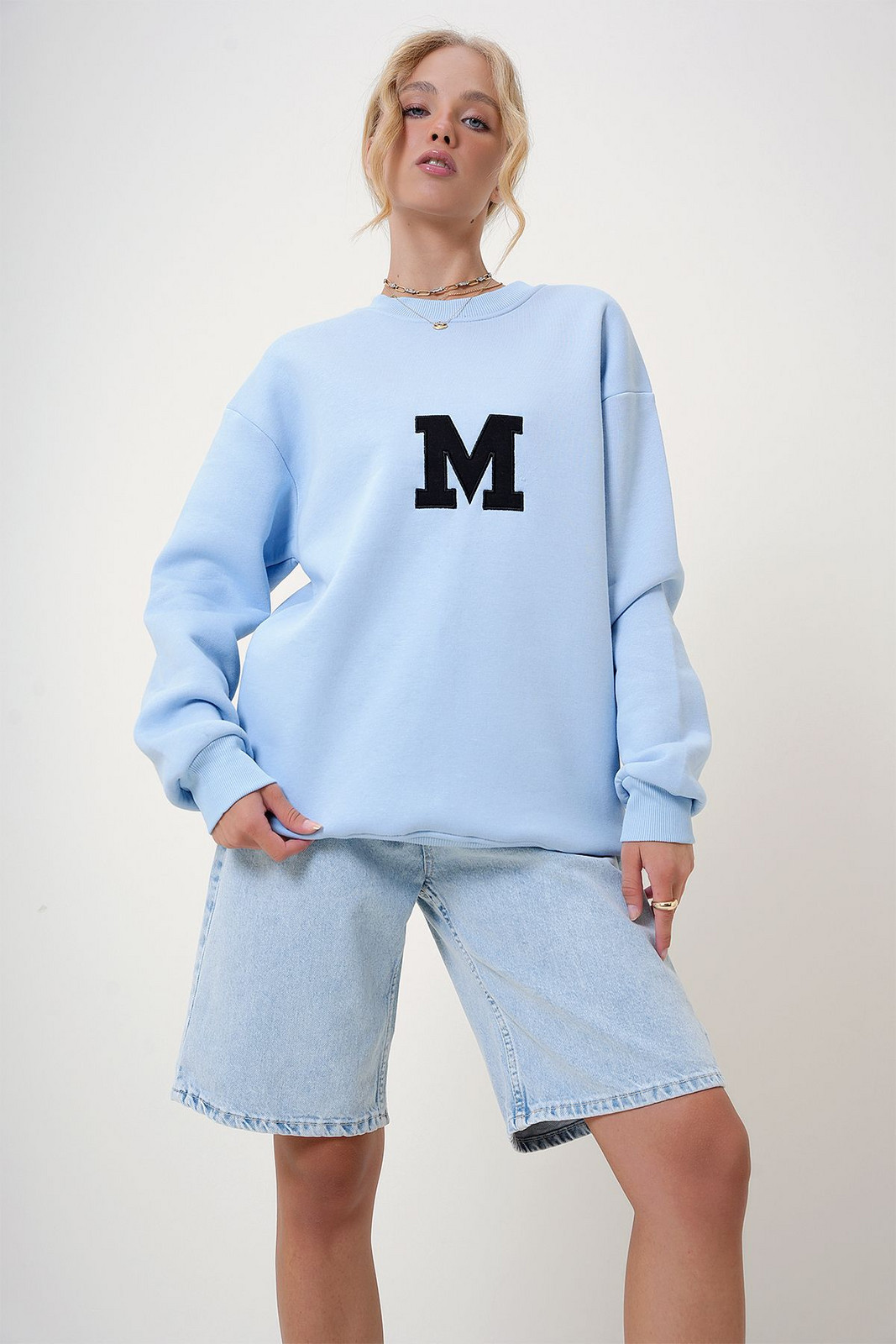 Trend Alaçatı Stili Women's Blue Crew Neck Embroidered Oversize Sweatshirt with Raised Inside