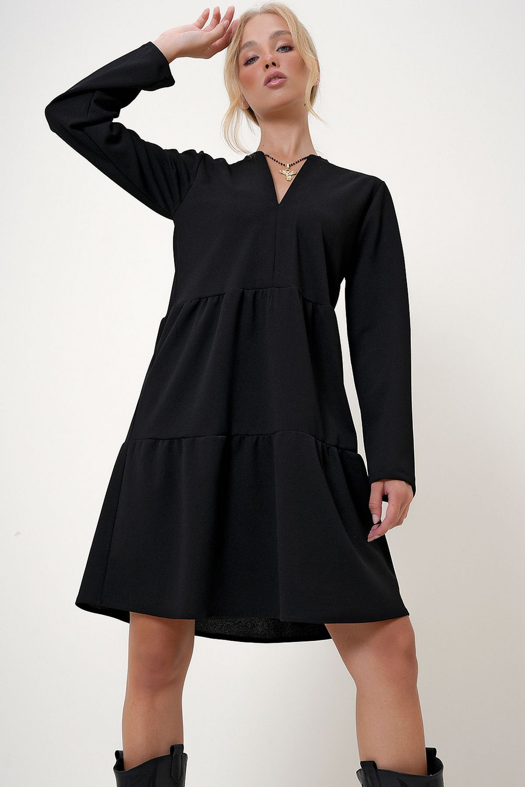 Trend Alaçatı Stili Women's Black V-Neck Layered Flounce Crepe Knit Dress