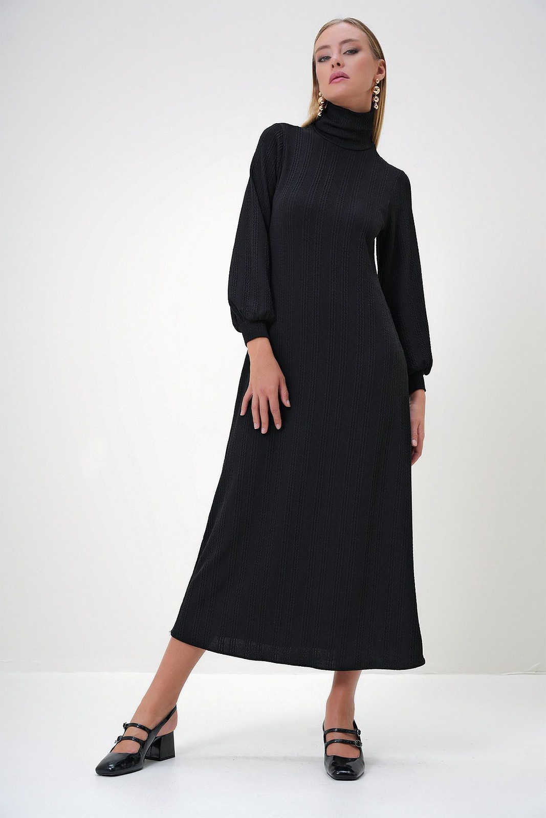 Trend Alaçatı Stili Women's Black Turtleneck Burgundy Fabric Long Dress