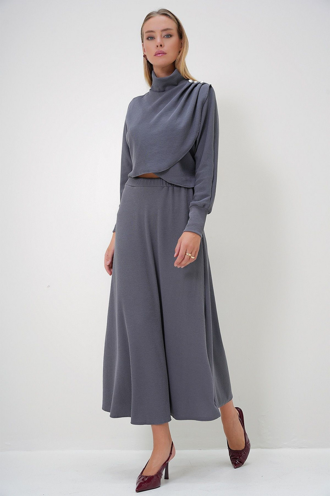 Trend Alaçatı Stili Women's Gray Half Turtleneck Asymmetric Cut Button Detailed Burgundy Fabric Skirt and Blouse Set