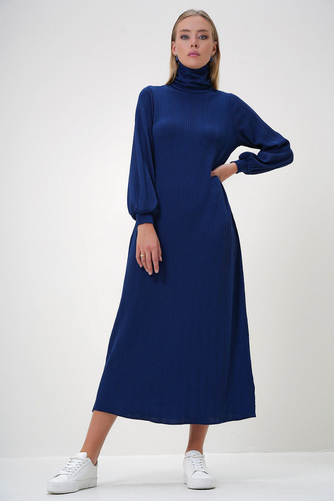 Trend Alaçatı Stili Women's Navy Blue Turtleneck Burgundy Fabric Long Dress