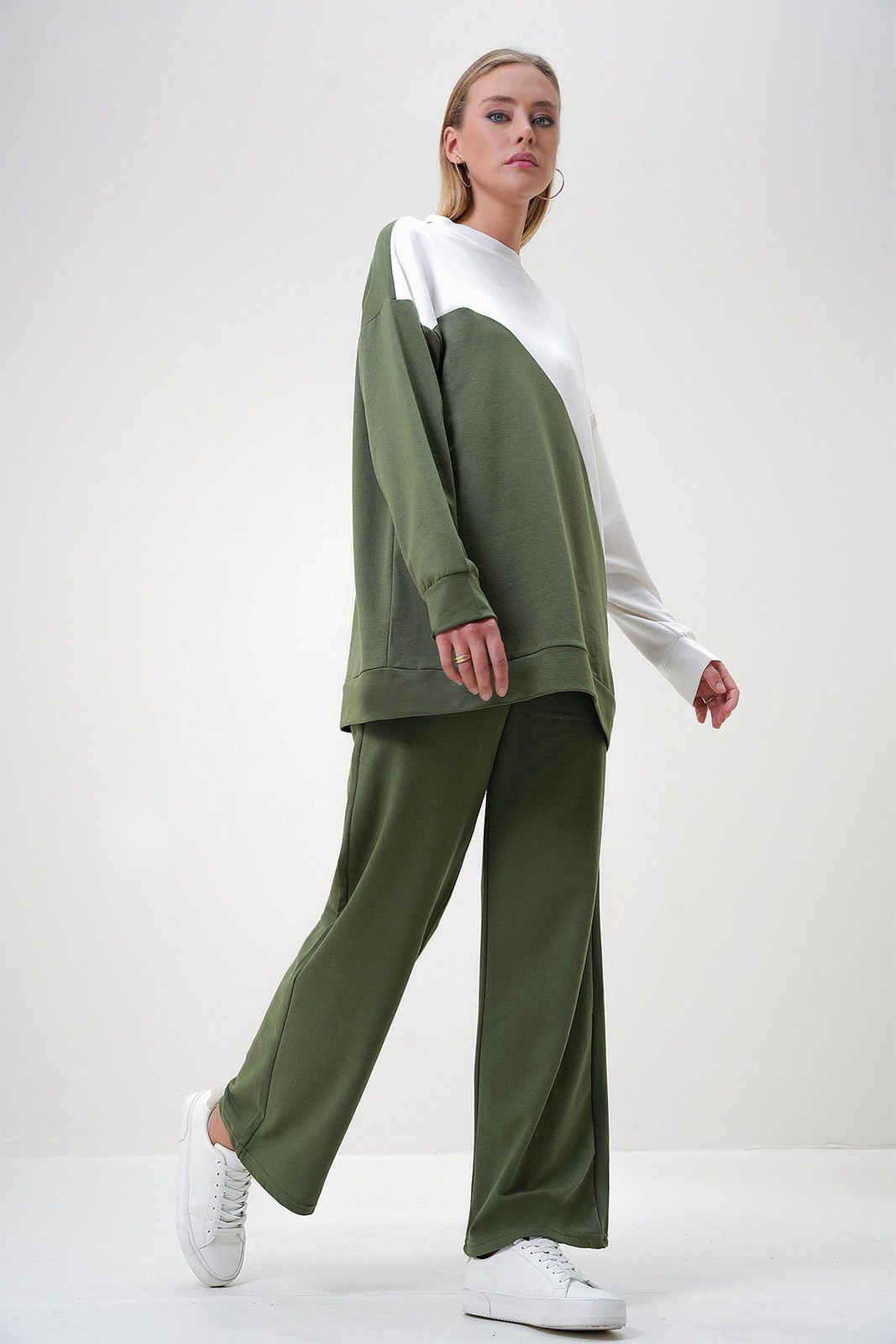 Trend Alaçatı Stili Women's Khaki Crew Neck Color Block Two Thread Bottom-Top Set