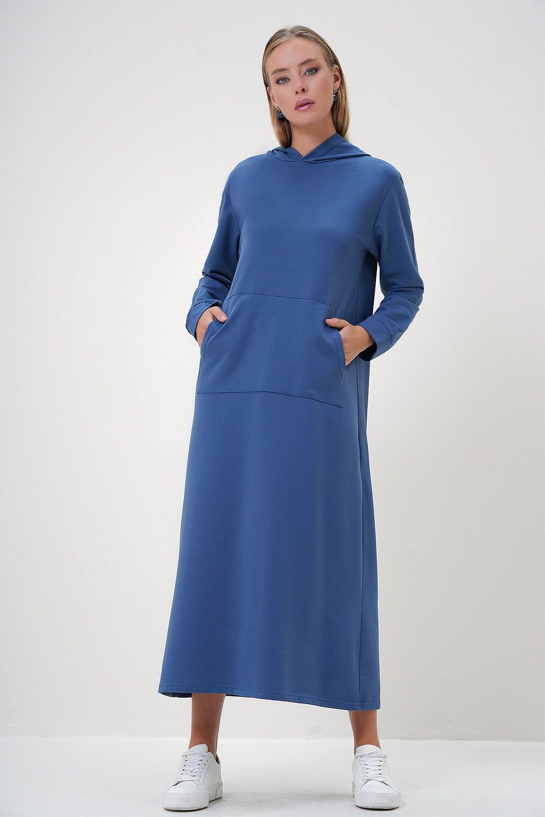 Trend Alaçatı Stili Women's Indigo Hooded Kangaroo Pocket Double Yarn Maxi Dress