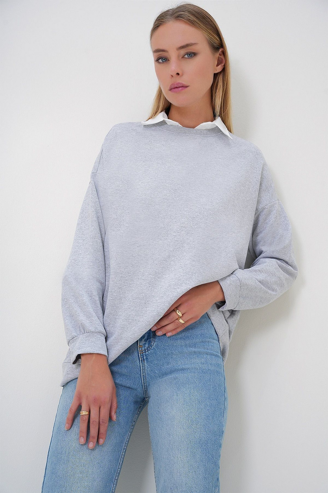 Trend Alaçatı Stili Women's Grey Melange Crew Neck Basic Oversize Long Sweatshirt