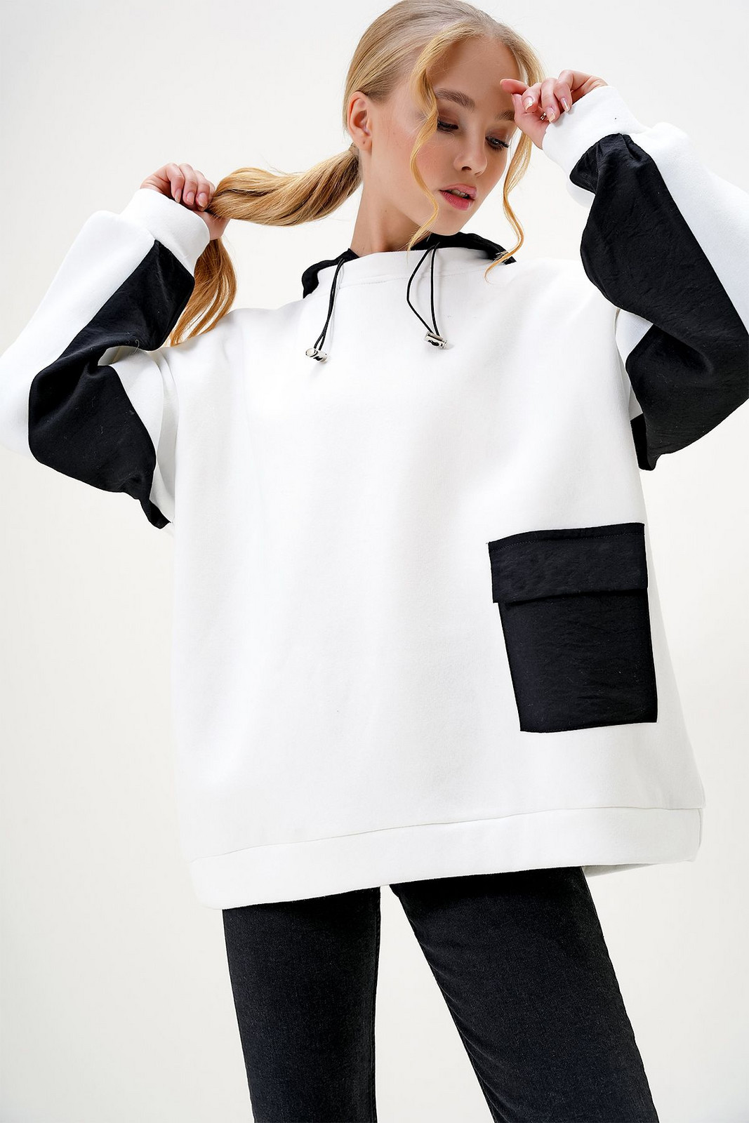 Trend Alaçatı Stili Women's White Hooded Oversize Sweatshirt