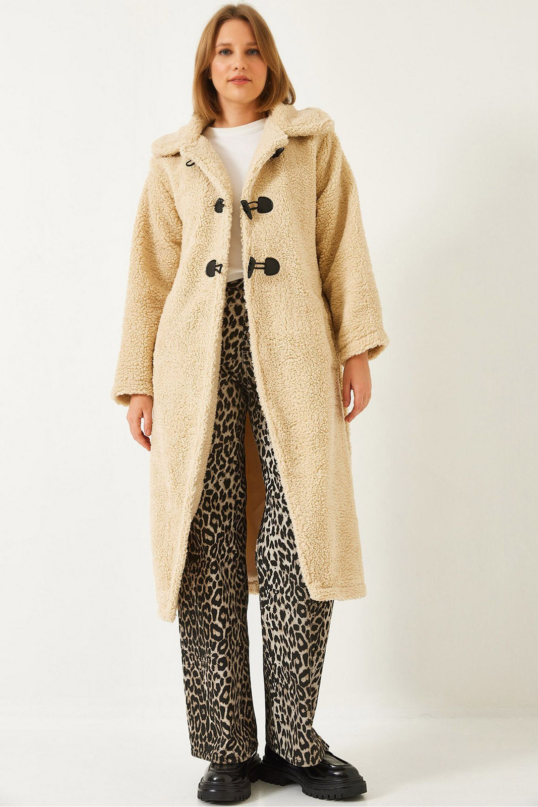 Bianco Lucci Women's Buttoned Lined Belted Teddy Coat 938127