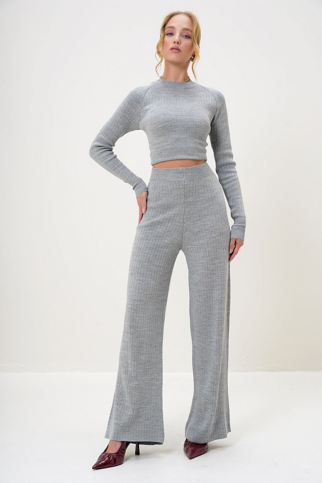 Trend Alaçatı Stili Women's Gray Crew Neck Knitwear Crop Blouse and Palazzo Pants Set