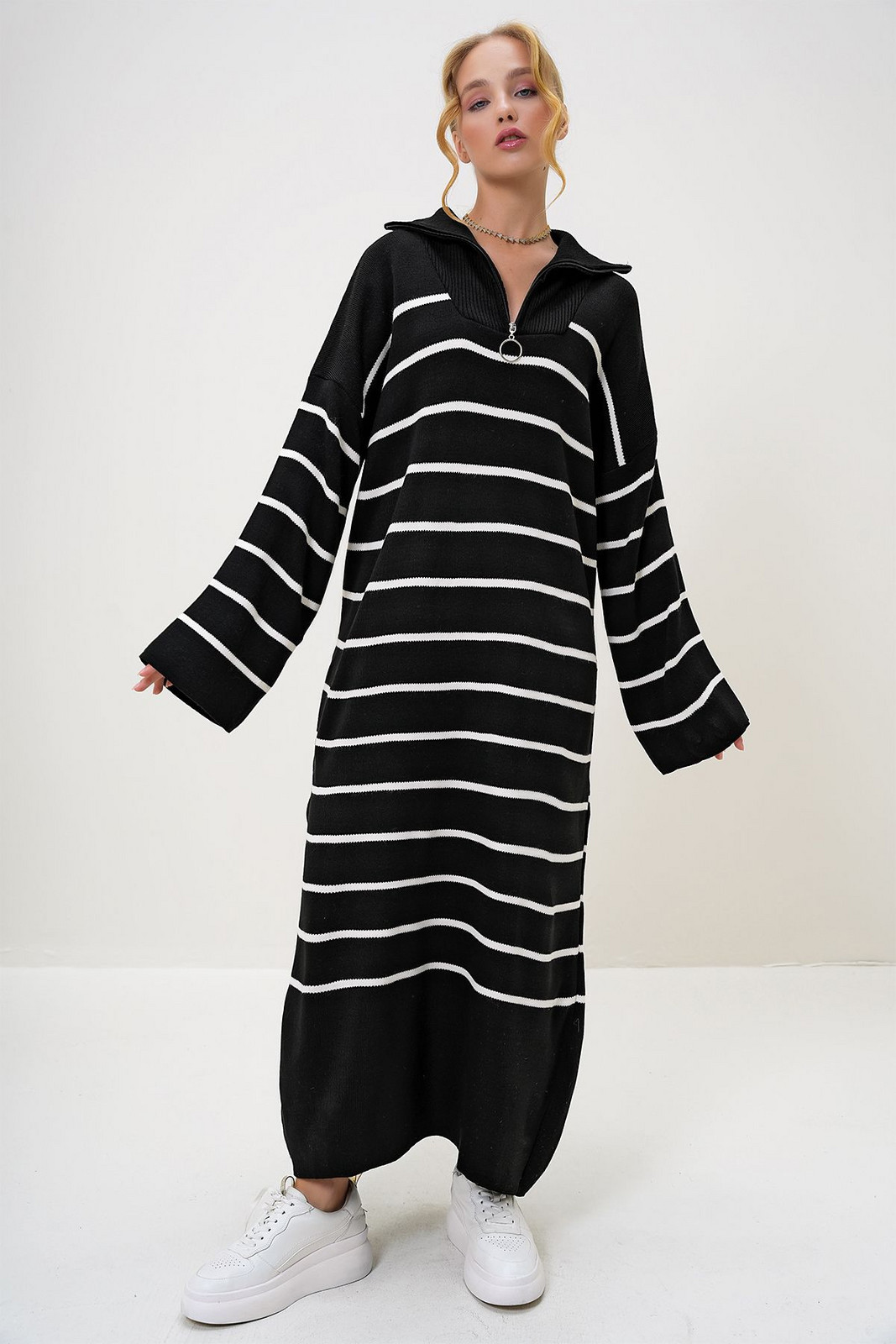 Trend Alaçatı Stili Women's Black Turtleneck Half Zipper Oversize Maxi Dress