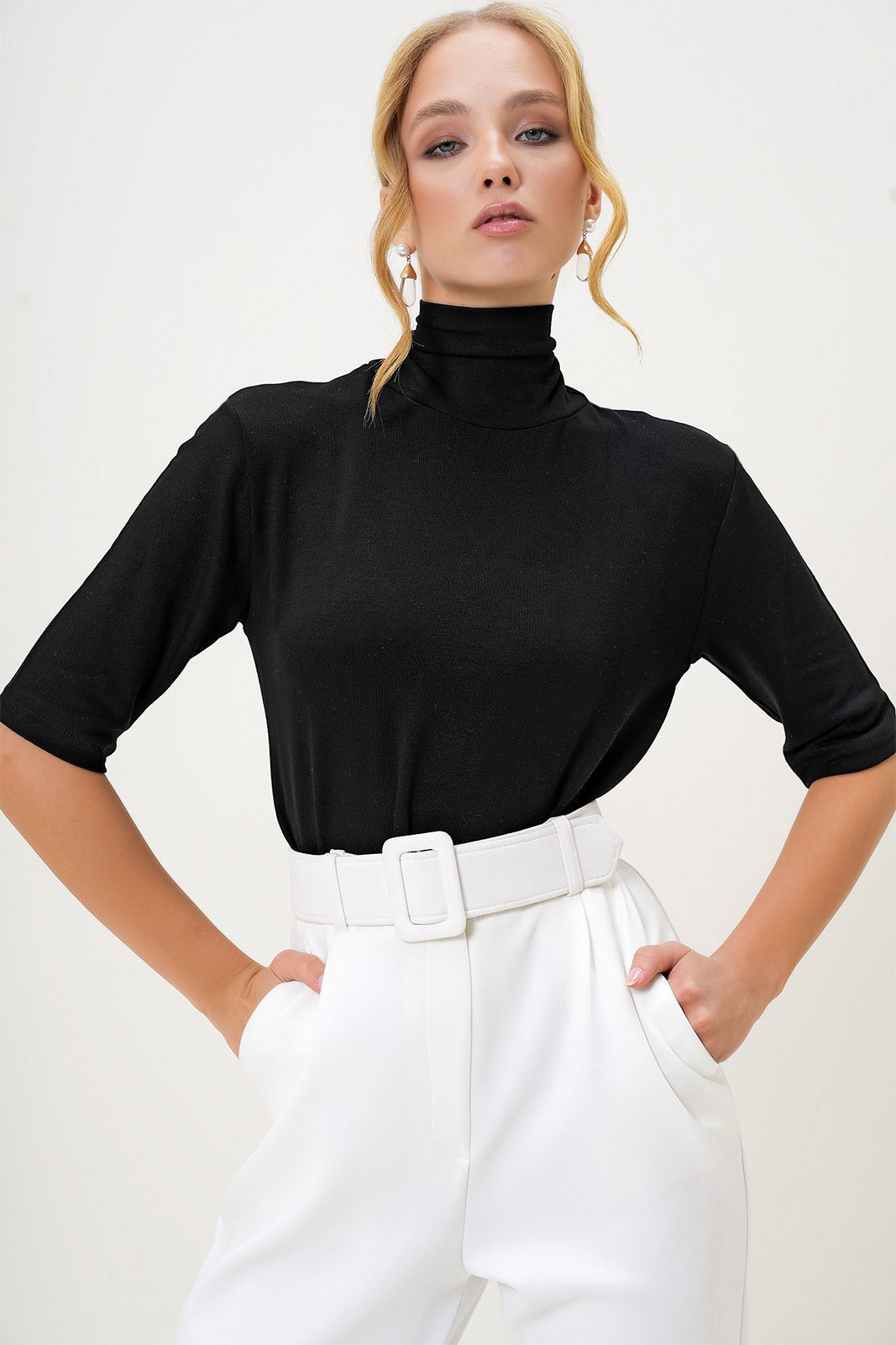 Trend Alaçatı Stili Women's Black Turtleneck Half Sleeve Knitwear Blouse