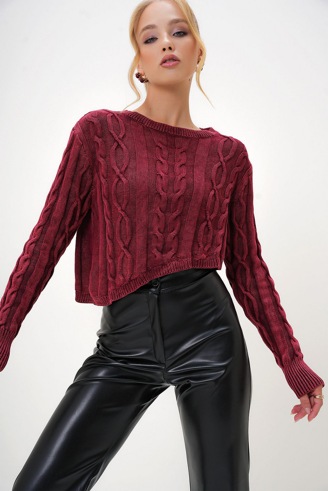 Trend Alaçatı Stili Women's Burgundy Crew Neck Pale Effect Crop Sweater