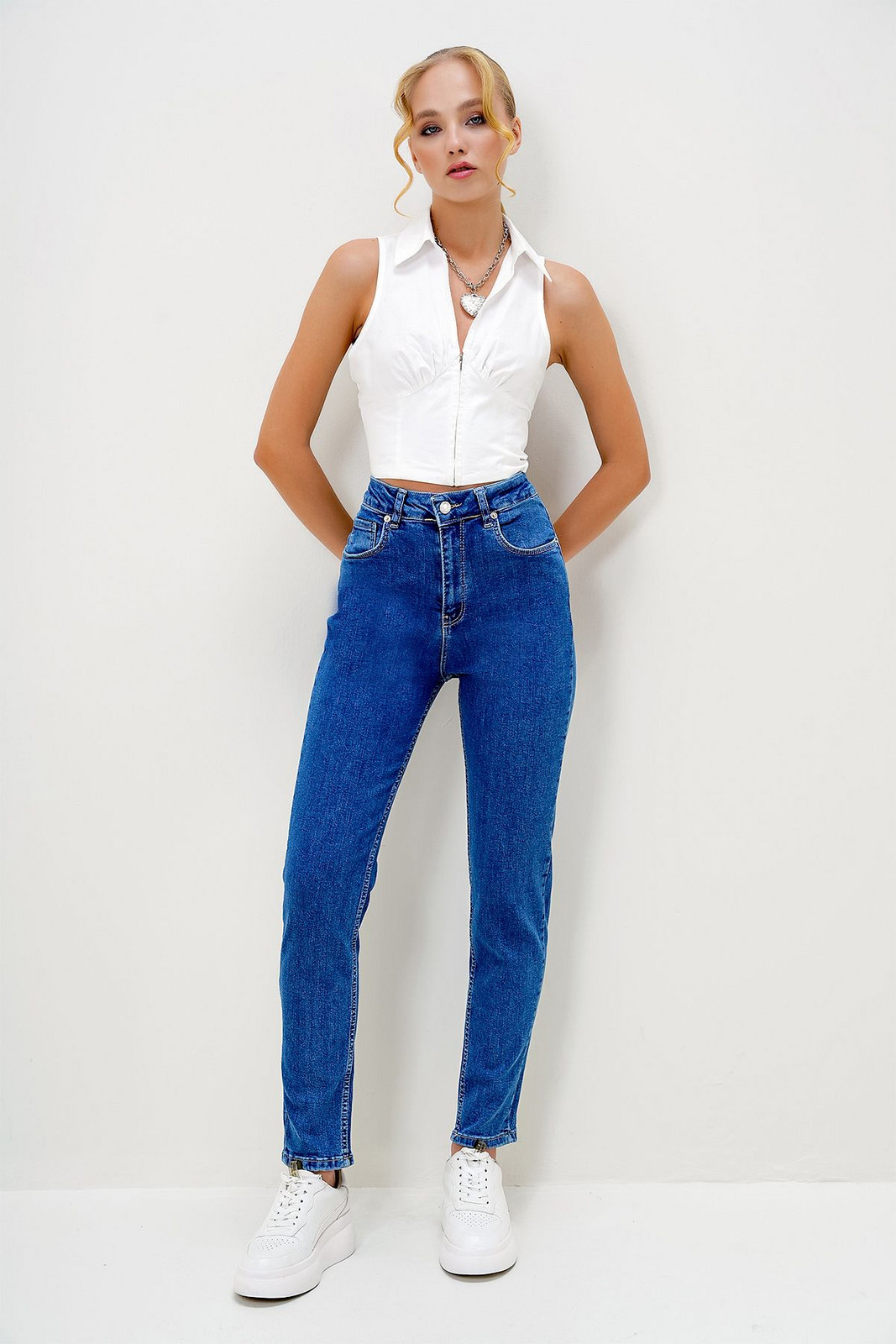 Trend Alaçatı Stili Women's Blue 5 Pocket Washed Straight Leg Jeans