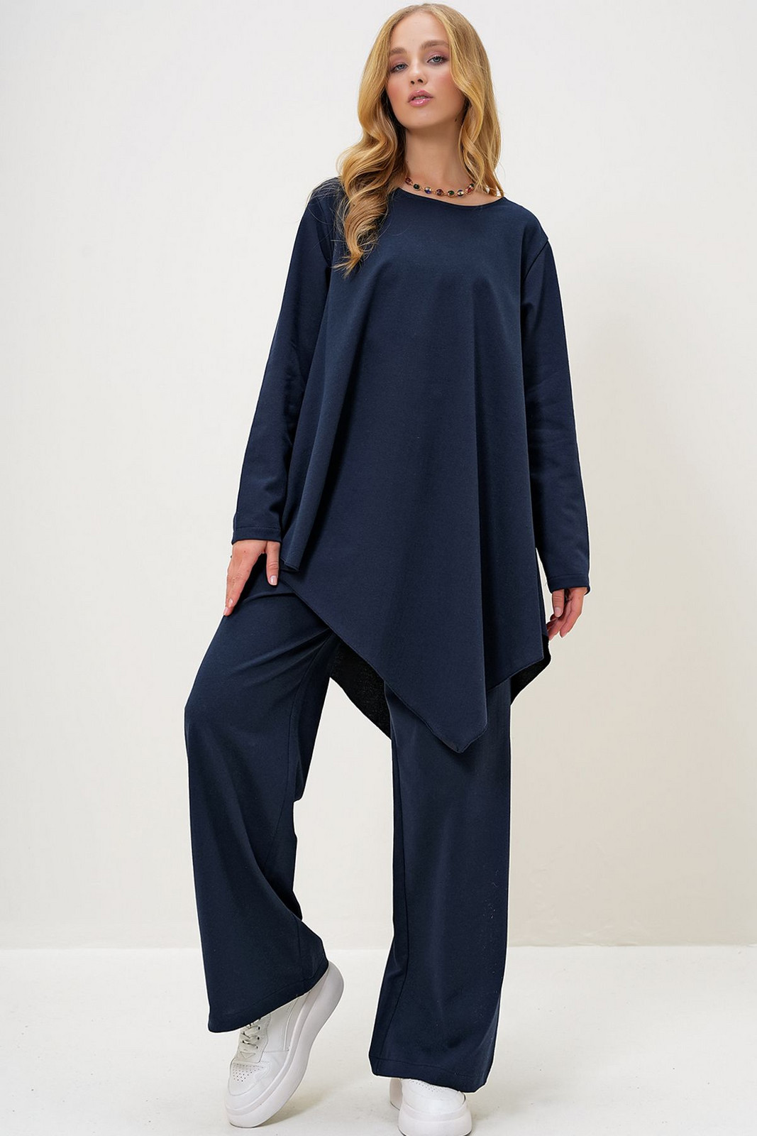 Trend Alaçatı Stili Women's Navy Blue Modal Fabric Crew Neck Asymmetric Cut Long Tunic and Trouser Set