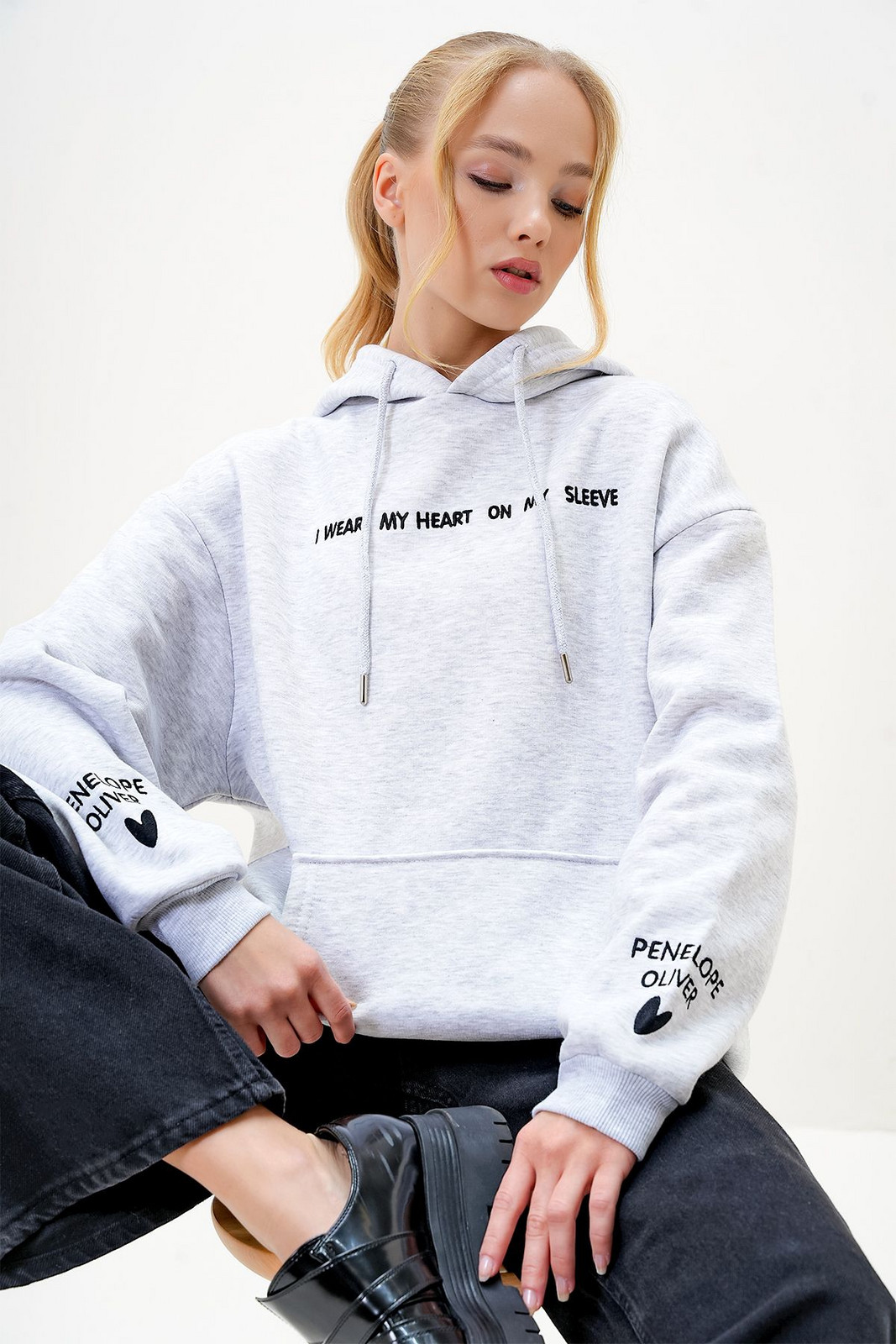 Trend Alaçatı Stili Women's Greymelanj Hooded Front and Sleeves Embroidered 3 Thread Raised Sweatshirt