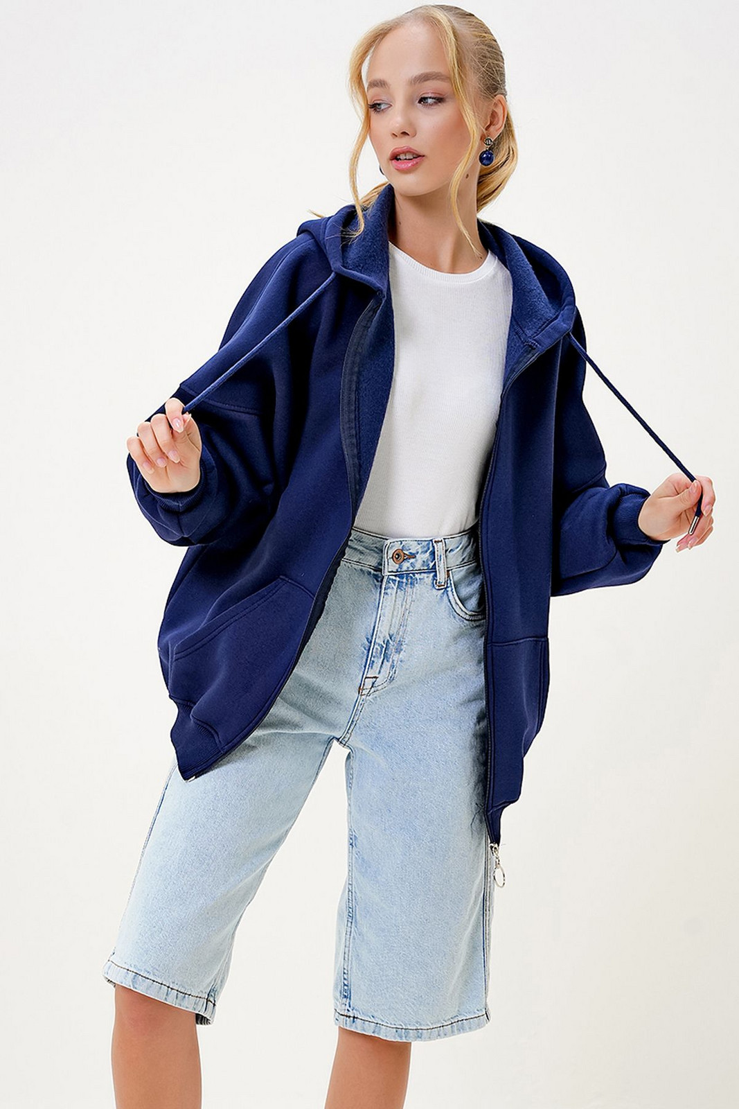 Trend Alaçatı Stili Women's Navy Blue Hooded Kangaroo Pocket Zippered Sweatshirt with Raised Interior