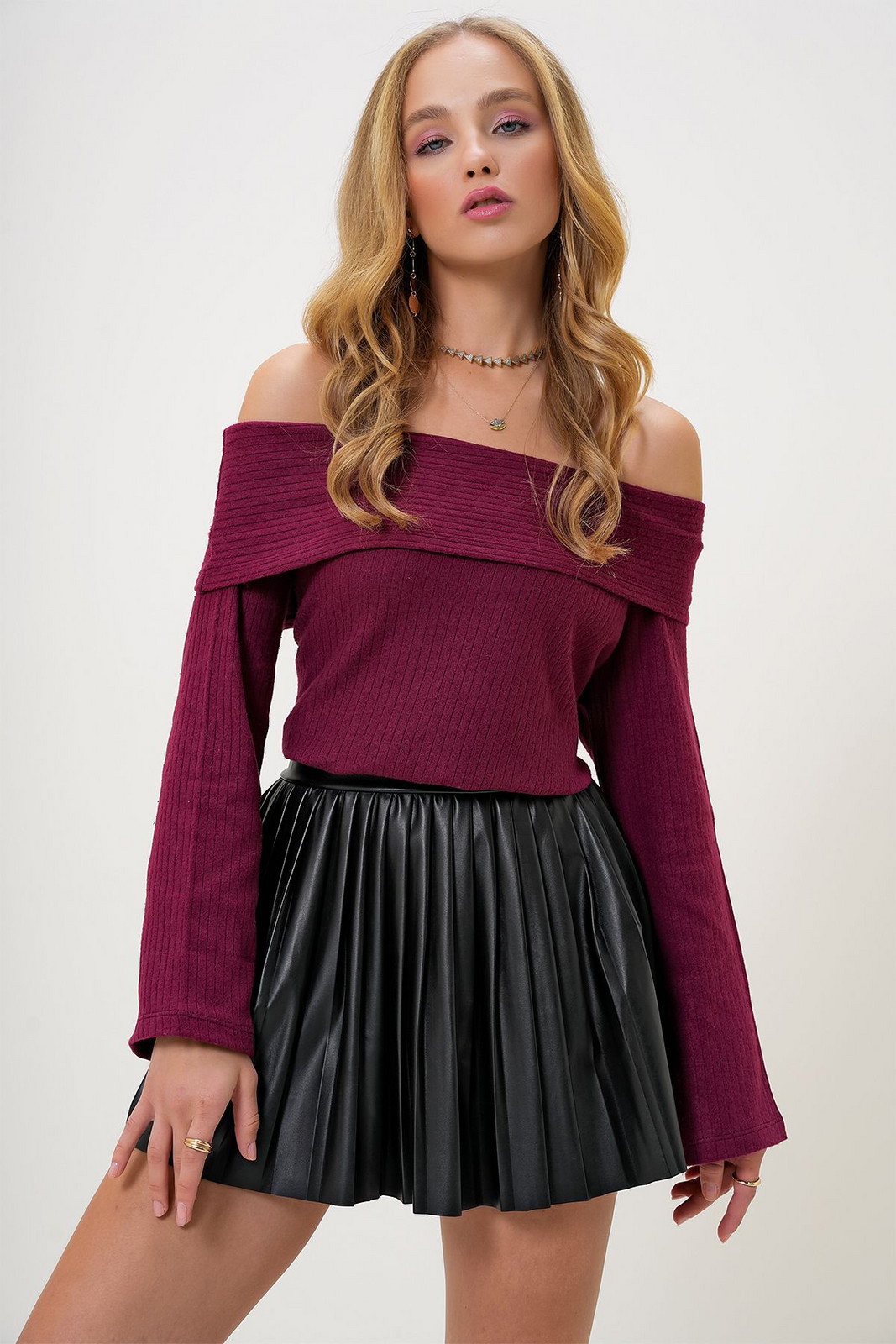Trend Alaçatı Stili Women's Burgundy Madonna Collar Interlock Fabric Blouse