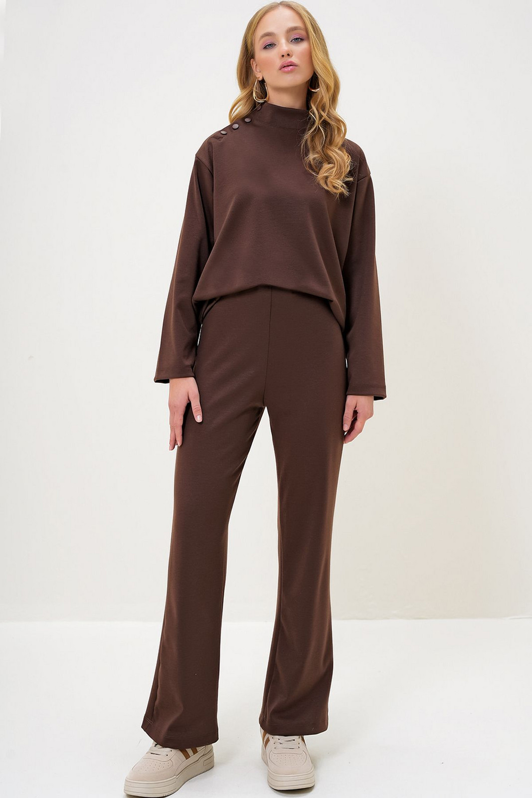 Trend Alaçatı Stili Women's Brown Stand Collar Snap Blouse and Trouser Set