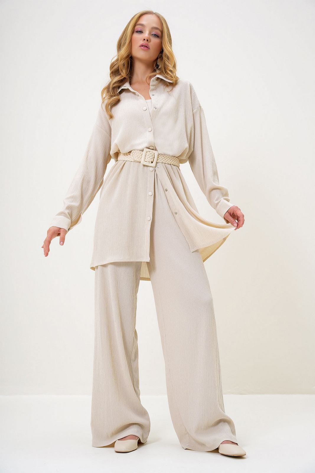 Trend Alaçatı Stili Women's Vanilla Shirt Collar Button Front Crepe Shirt and Trouser Set