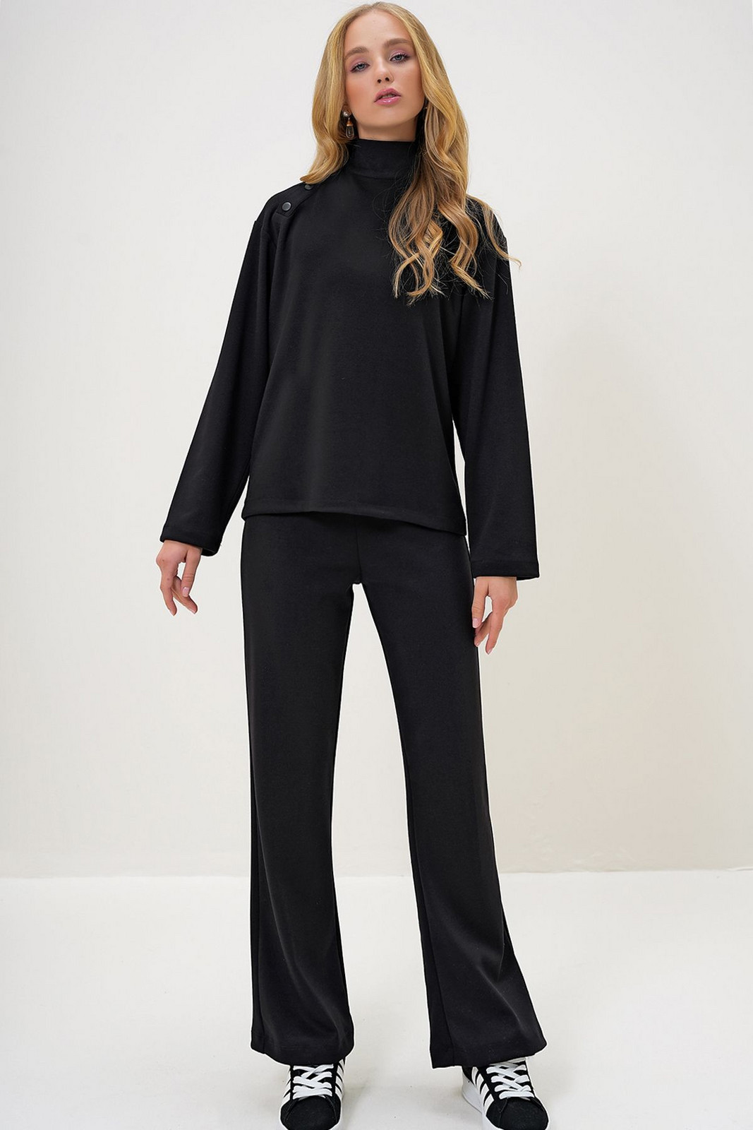 Trend Alaçatı Stili Women's Black Stand Collar Snap Blouse and Trouser Set