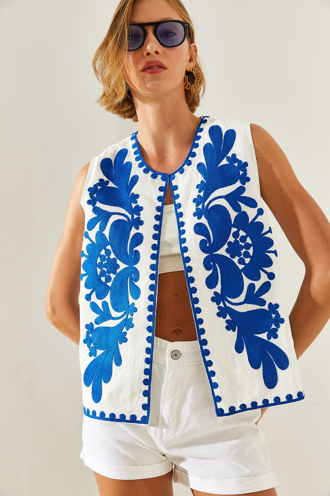 Bianco Lucci Women's Embroidered Linen Vest