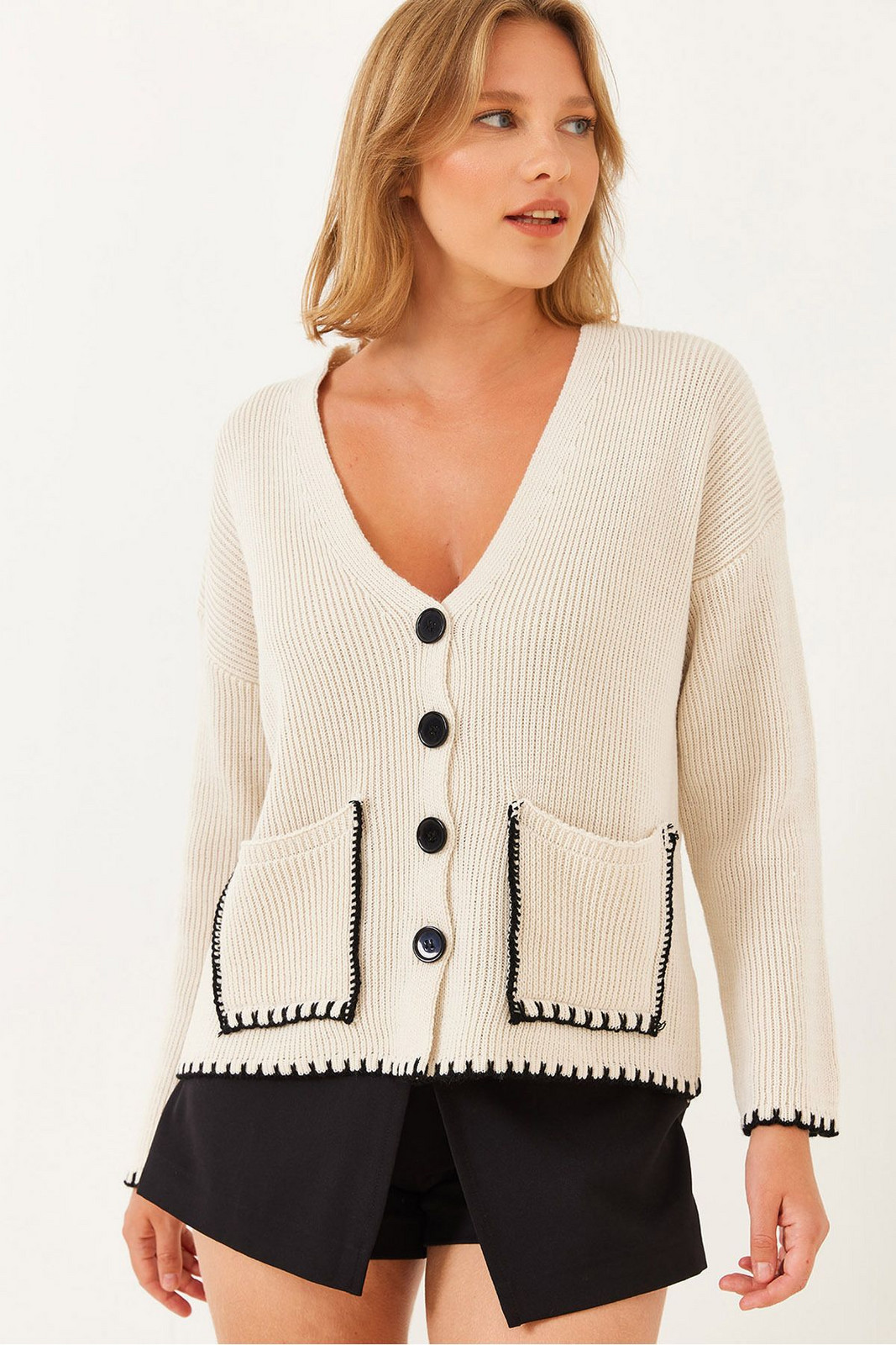 Bianco Lucci Women's Shepherd Stitch Detail Large Pocket Four Button Long Sleeve Knitwear Cardigan