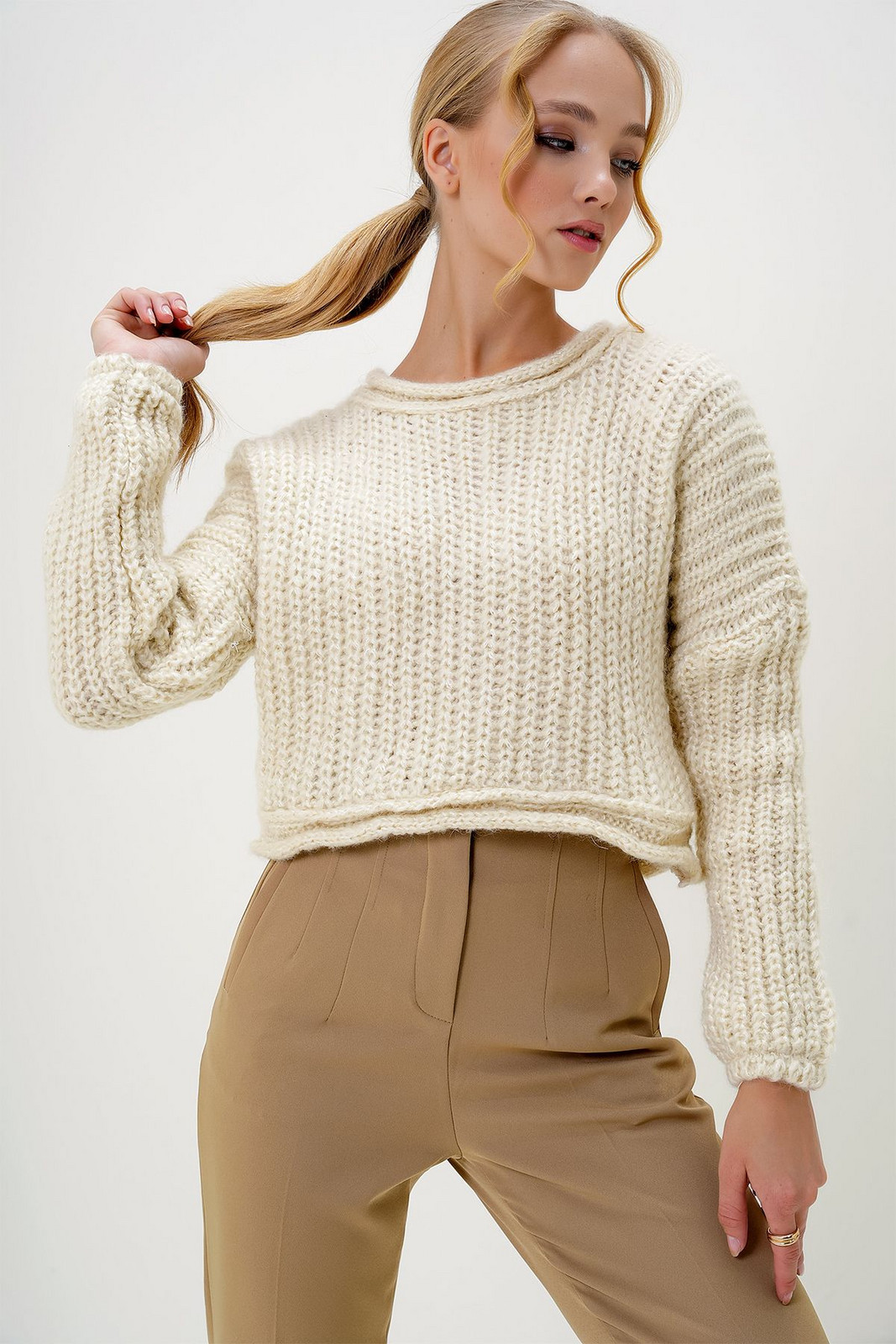 Trend Alaçatı Stili Women's Cream Crew Neck Knitwear Crop Thick Sweater