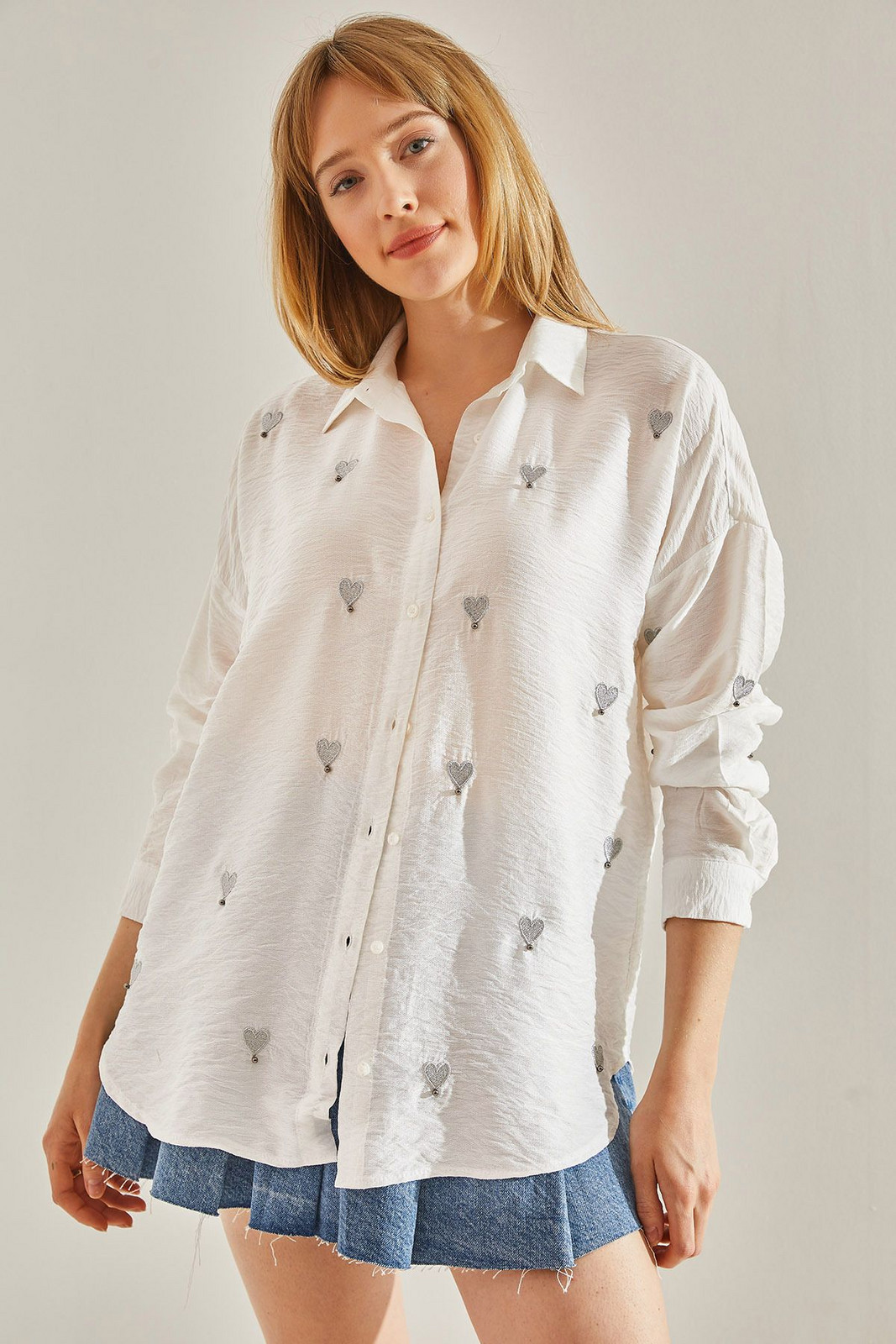 Bianco Lucci Women's White Linen Airobin Heart Embroidered Oversize Shirt
