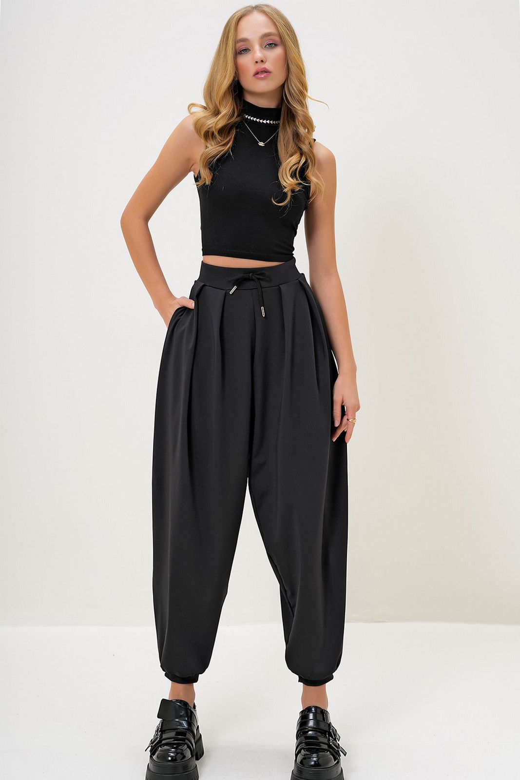 Trend Alaçatı Stili Women's Black Elastic Waist Double Pocket Front Pleated Balloon Pants
