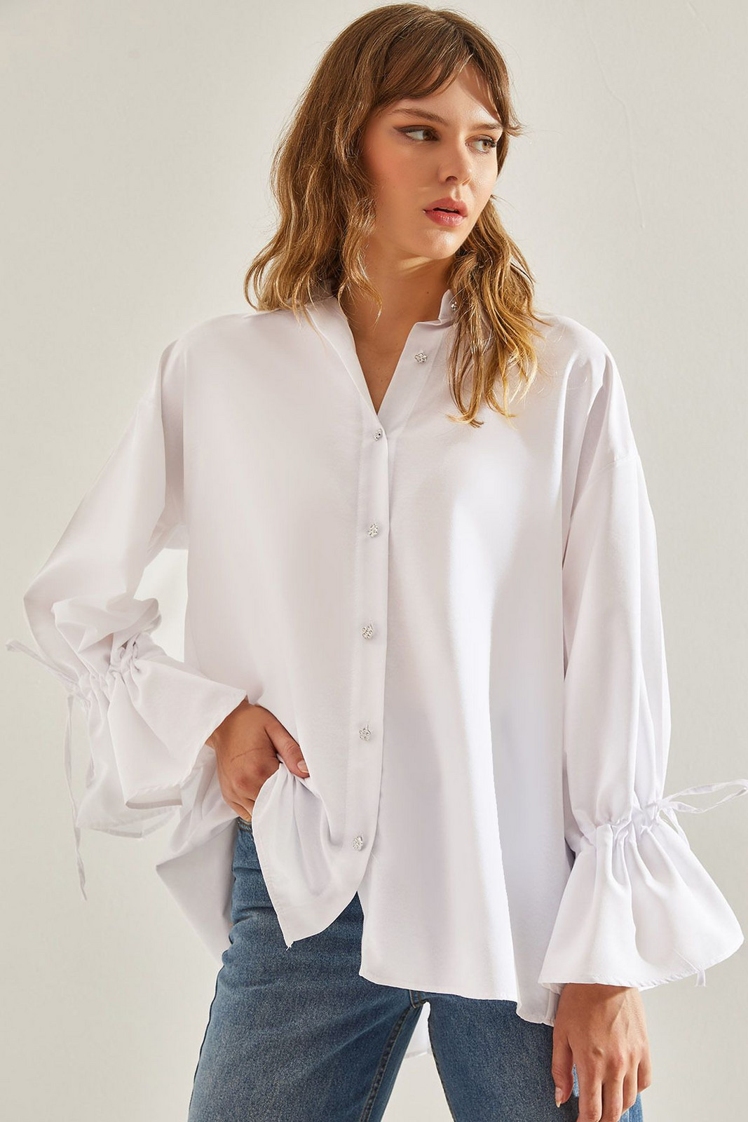Bianco Lucci Women's Pleated Back Detailed Stone Buttoned Sleeve Gathered Shirt