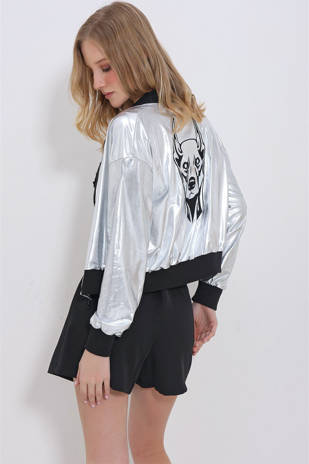 Trend Alaçatı Stili Women's Silver Zipper Metallic Effect Back Embroidered Bomber Jacket