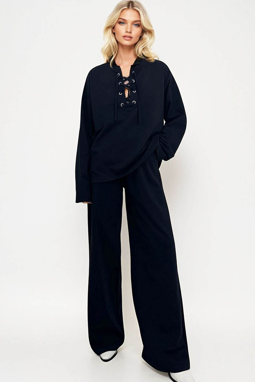 Trend Alaçatı Stili Women's Navy Blue Crew Neck Bird Eye Detailed Sweat and Double Pocket Pants Suit
