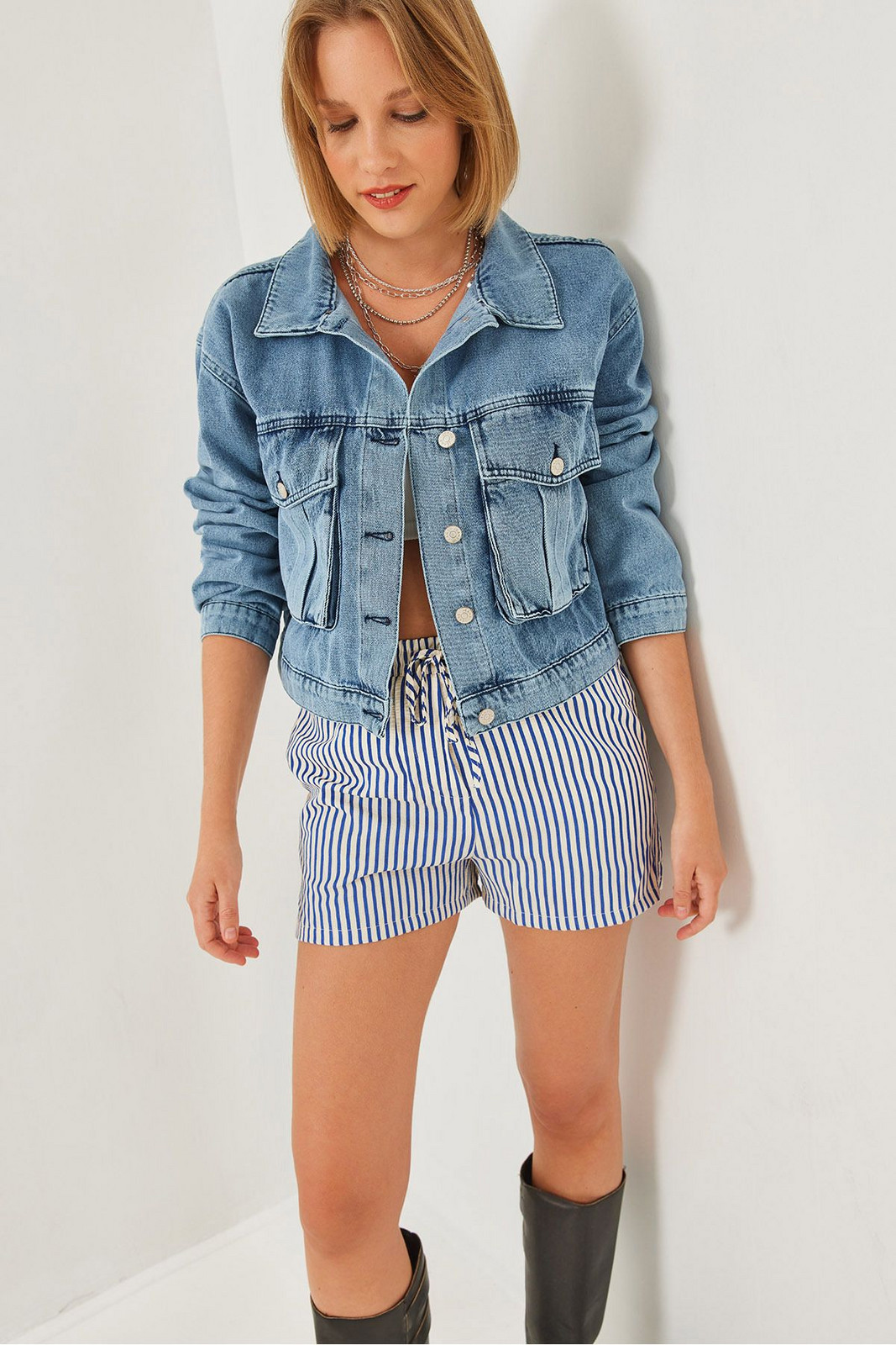Bianco Lucci Women's Bellows Pocket Detail Crop Denim Jacket 2434