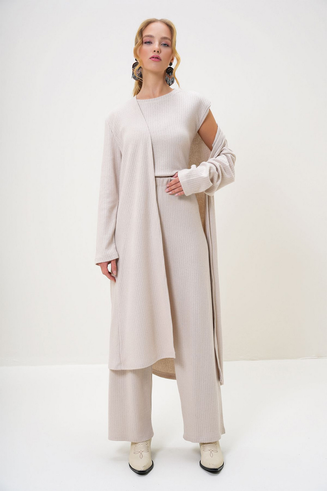 Trend Alaçatı Stili Women's Stone Shoulder Padded Crew Neck Blouse Trousers and Cardigan Set Suit