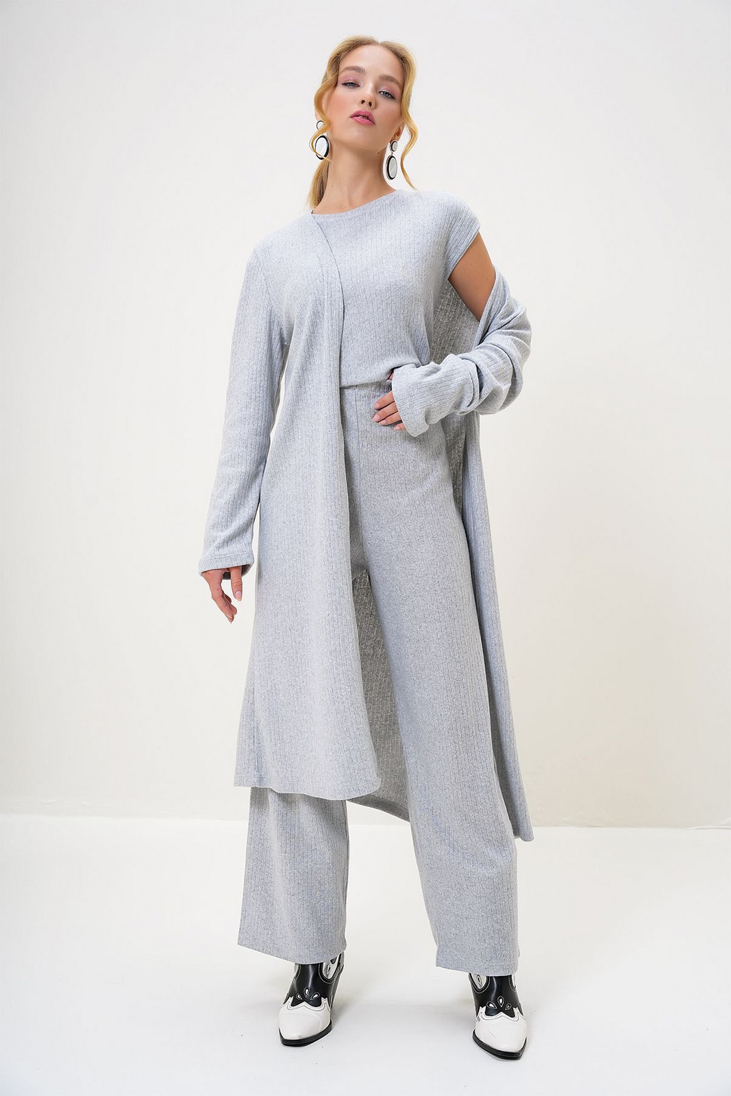 Trend Alaçatı Stili Women's Greymelanj Shoulder Padded Bike Neck Blouse Trousers and Cardigan Set