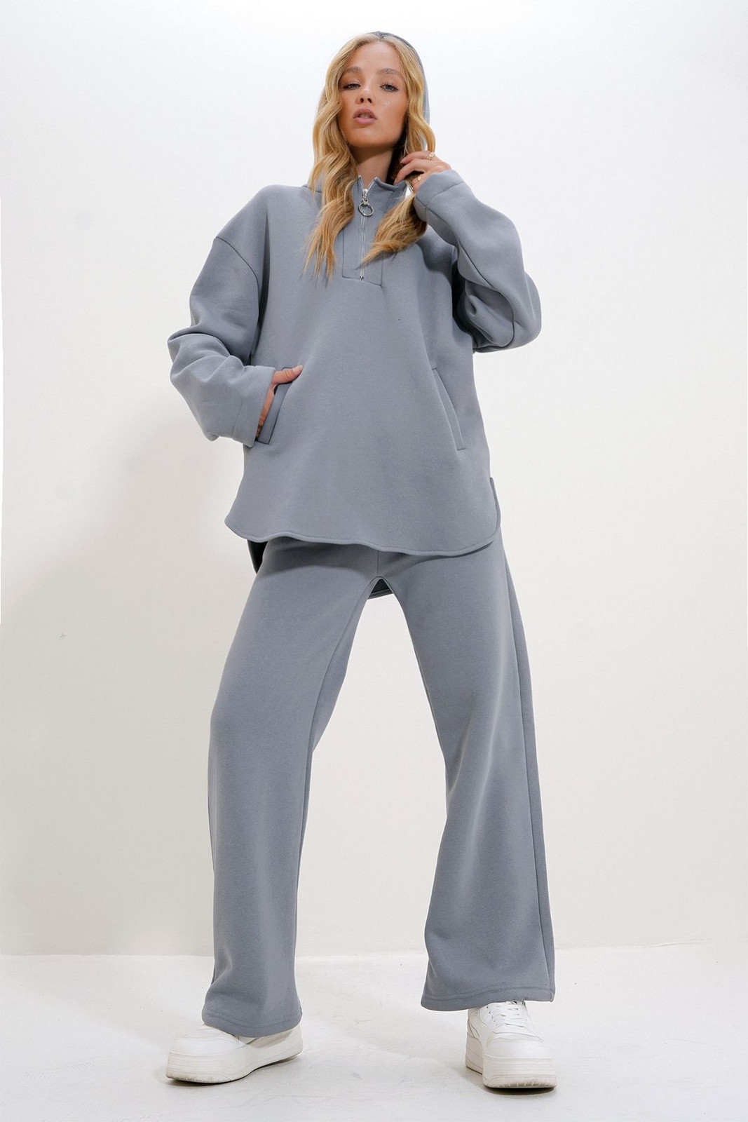 Trend Alaçatı Stili Women's Gray Hooded Zippered Double Pocket 3 Yarn Inside Raised Tracksuit
