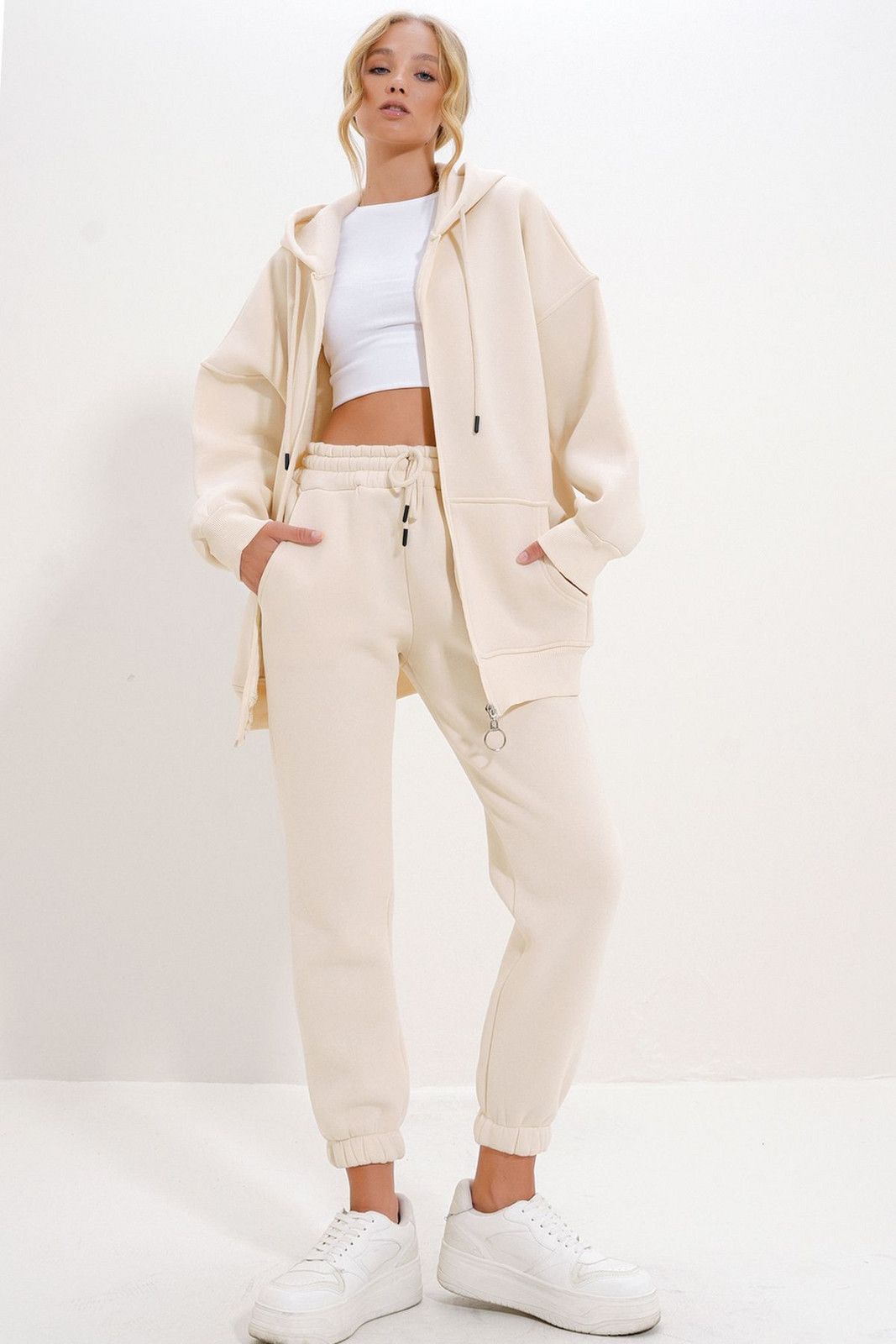 Trend Alaçatı Stili Women's Cream Hooded Kangaroo Pocket 3 Yarn Inside Raised Tracksuit