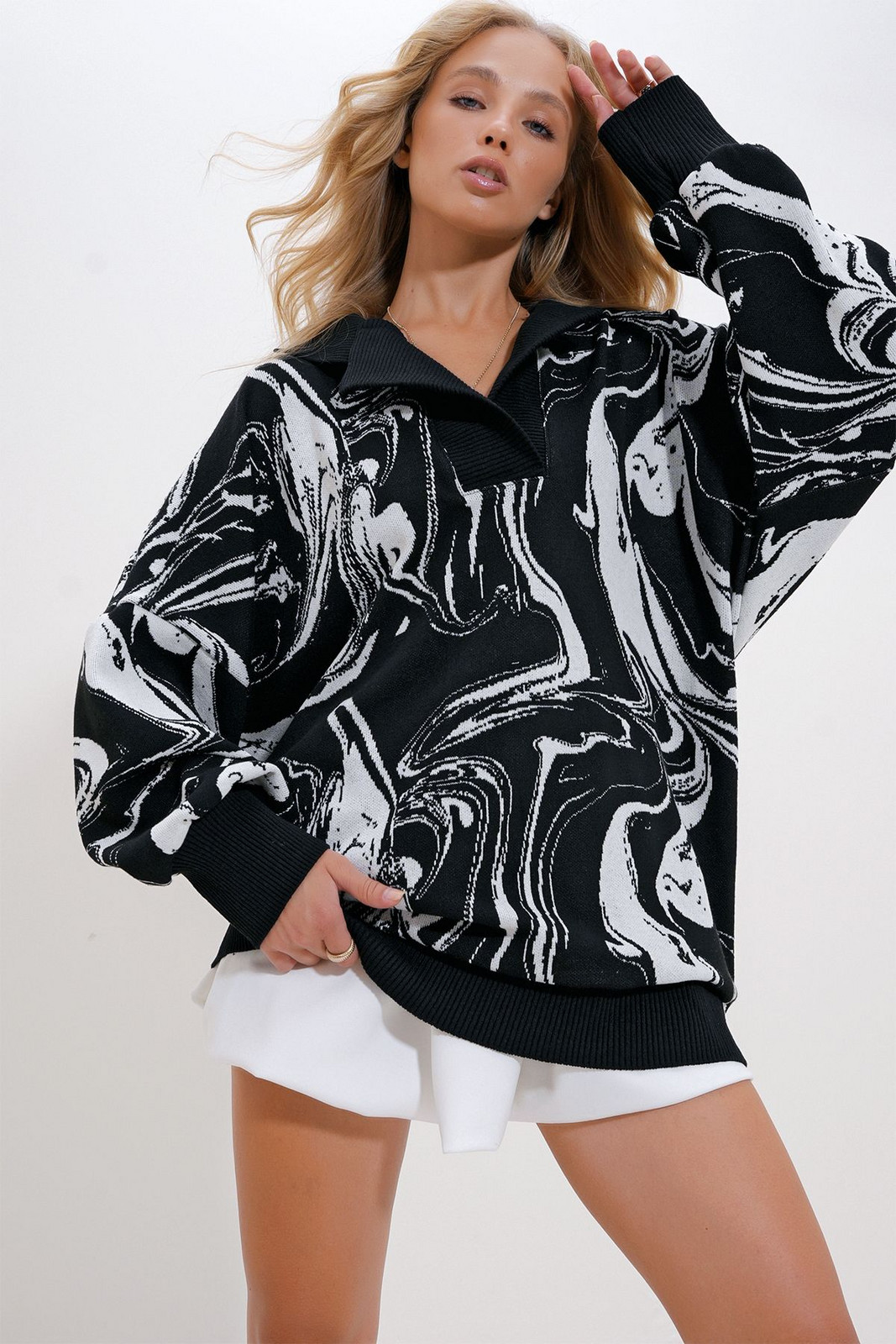 Trend Alaçatı Stili Women's Black-White Polo Neck Patterned Knitwear Sweatshirt