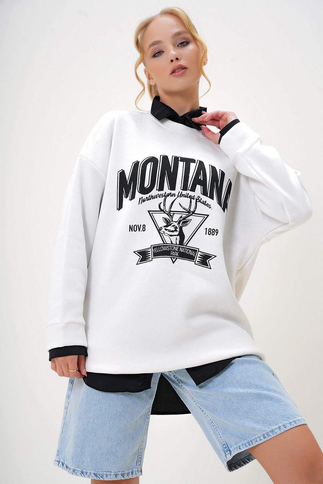 Trend Alaçatı Stili Women's Ecru Crew Neck Text Printed Three Thread Fleece College Sweatshirt
