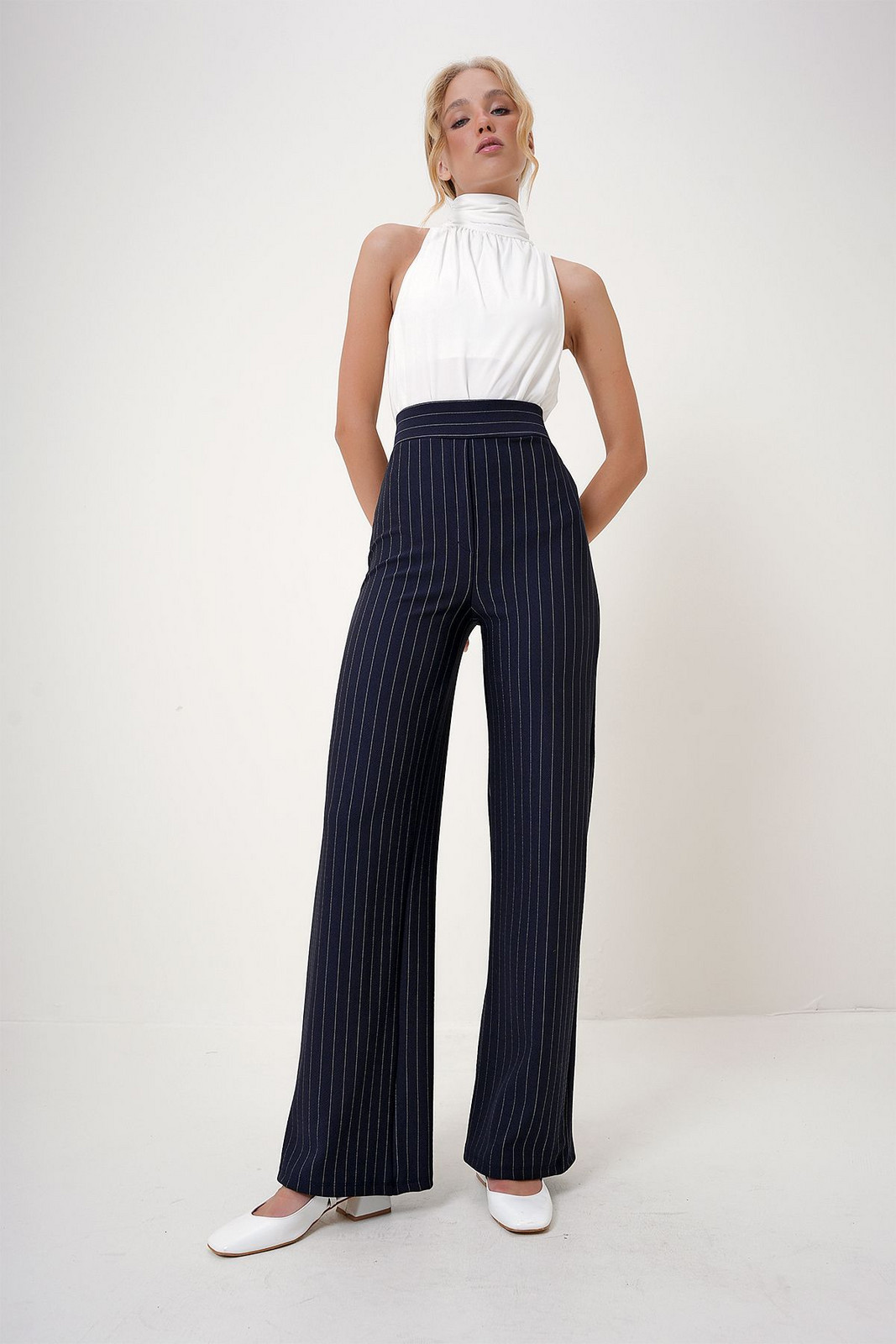 Trend Alaçatı Stili Women's Navy Blue Elastic Waist Striped Wide Leg Knitted Trousers