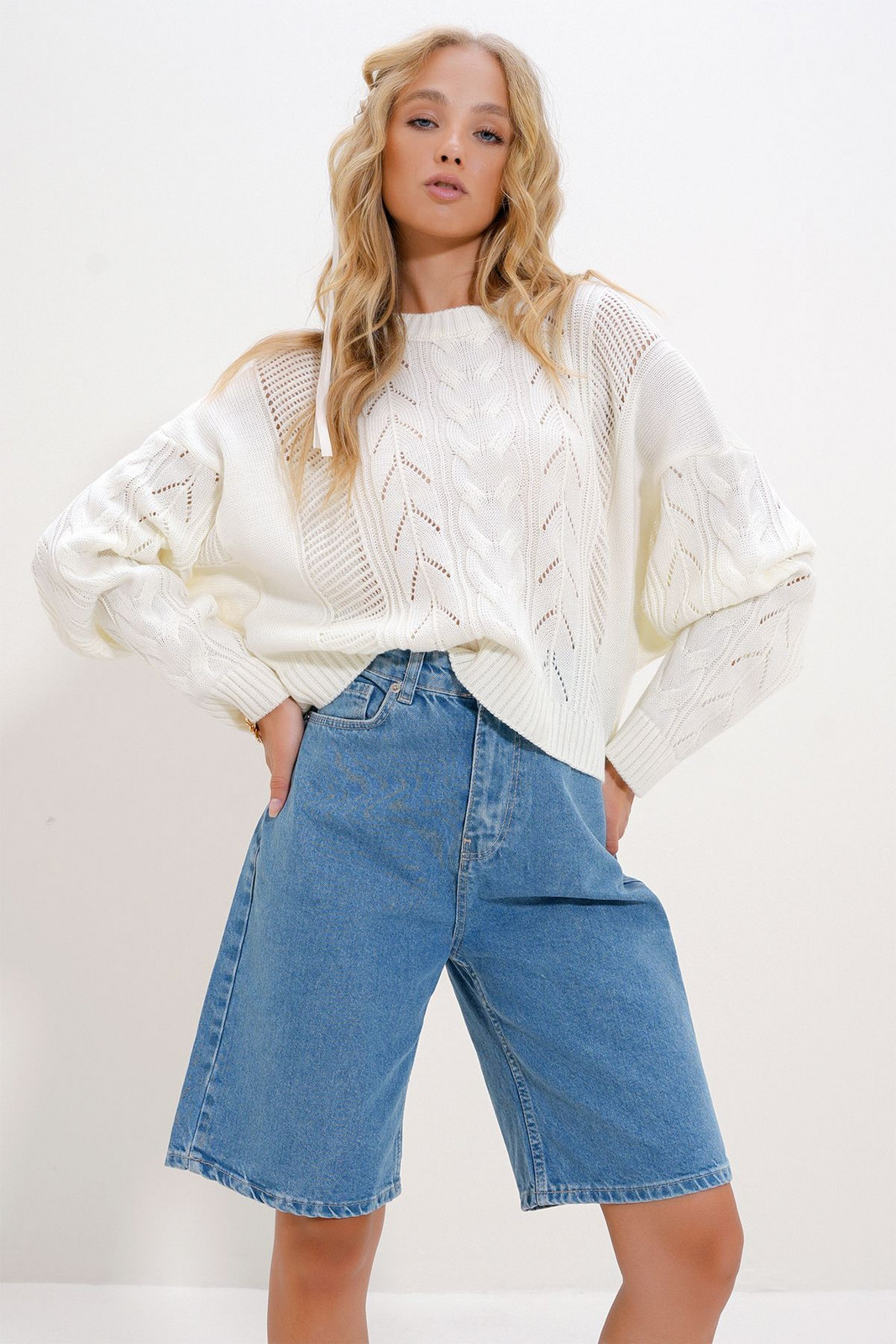 Trend Alaçatı Stili Women's Cream Crew Neck Knitted Patterned Knitwear Sweater