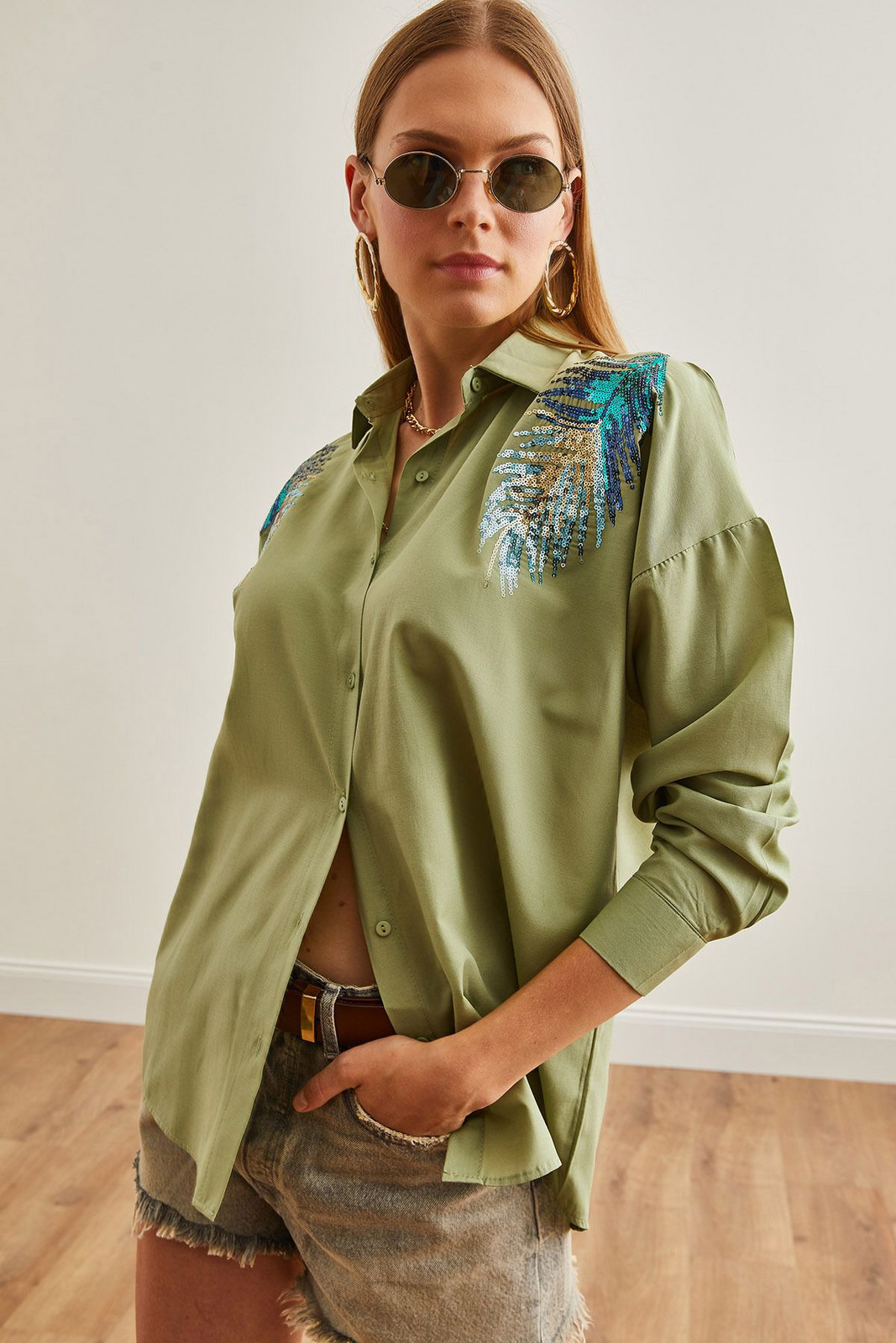Olalook Women's Mold Green Leaf Sequin Detailed Woven Shirt