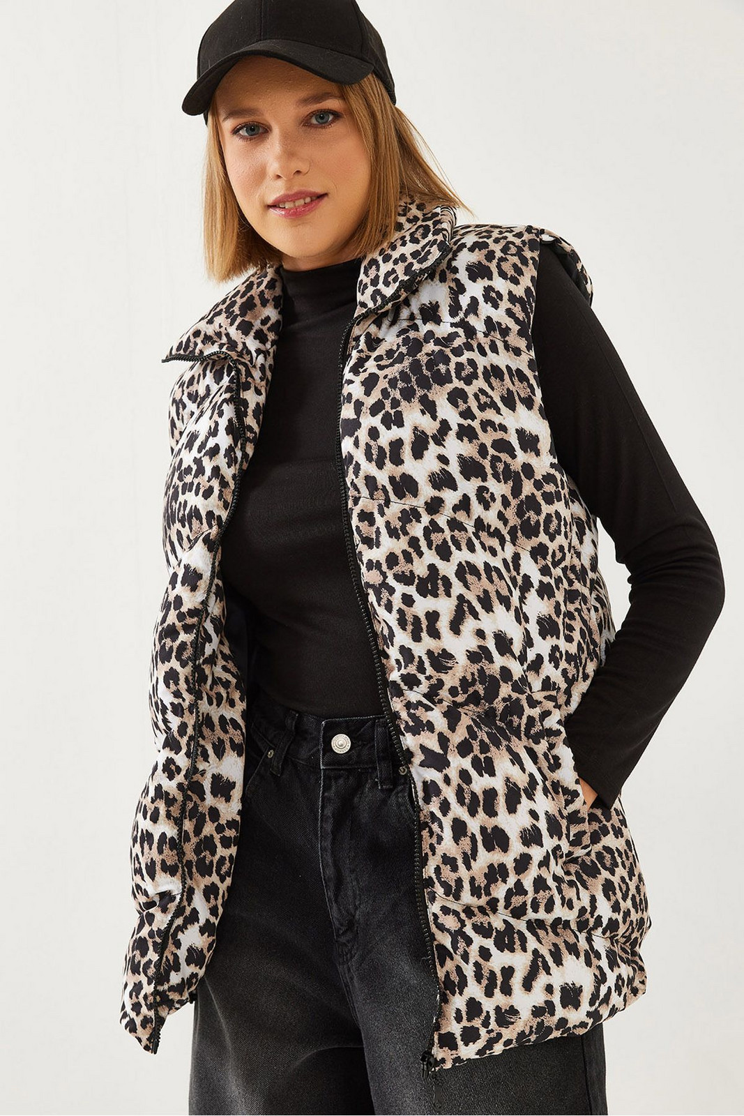 Bianco Lucci Women's Turtleneck Leopard Print Puffer Vest 938128