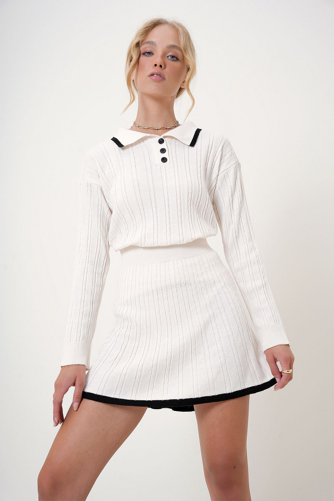 Trend Alaçatı Stili Women's Ecru Polo Collar Buttoned Knitwear Sweater and Skirt Set