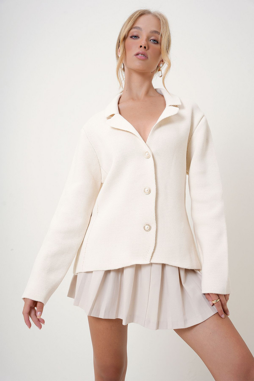Trend Alaçatı Stili Women's Cream Pearl Buttoned Stitch Detailed Woven Knitwear Jacket